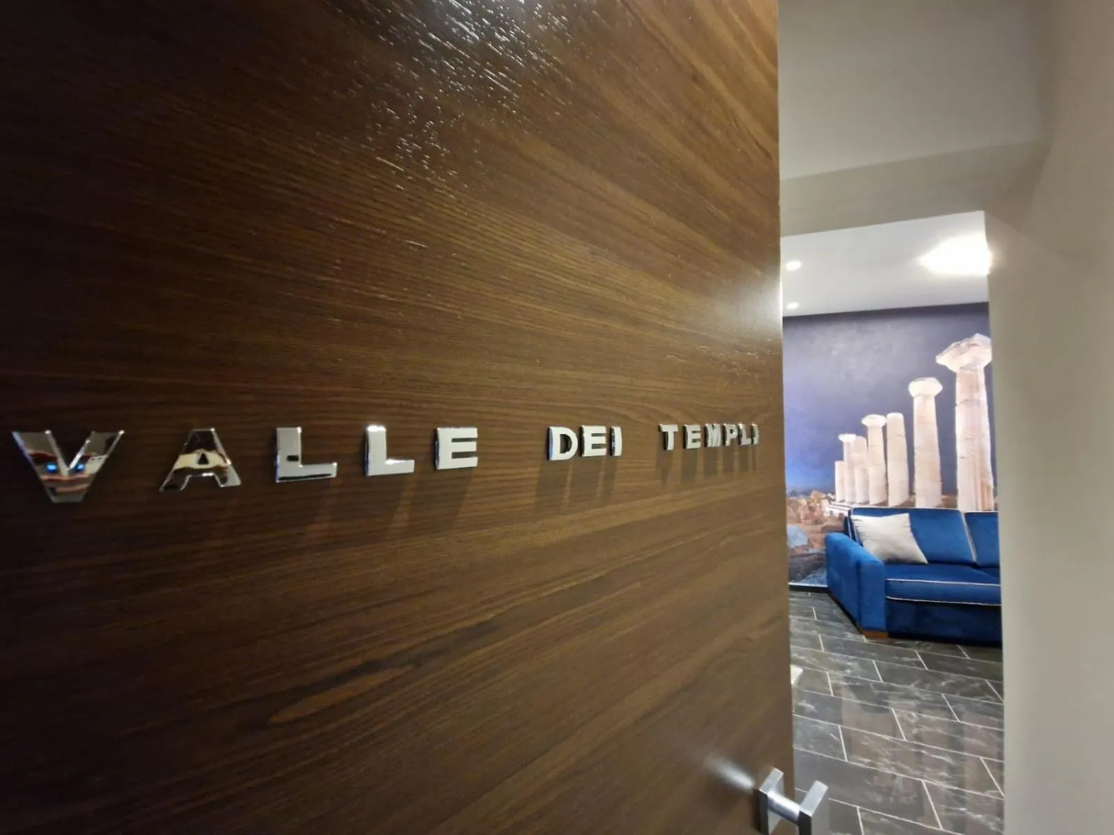 Text overlay in Beatus Suites And Rooms B&B