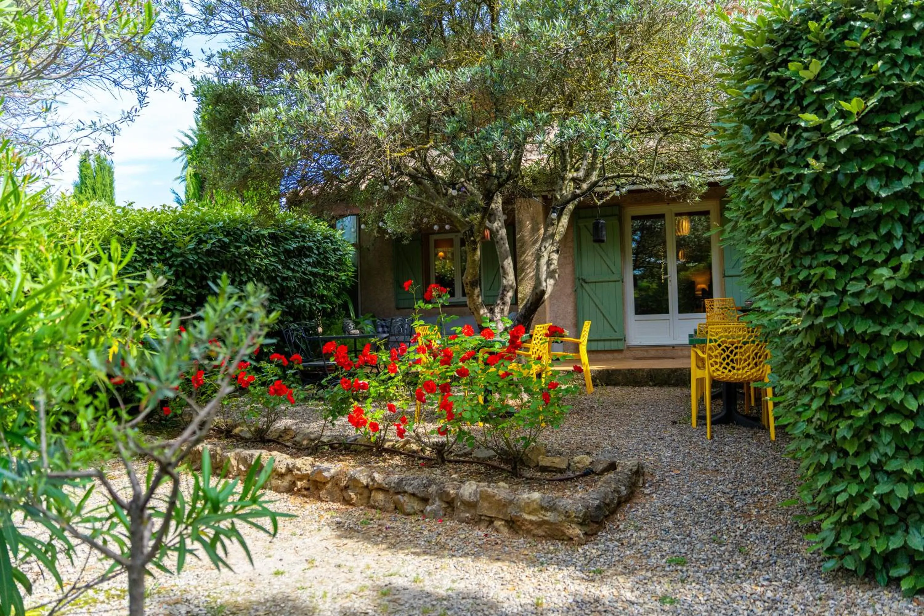 Property building in Hotel Les Oliviers