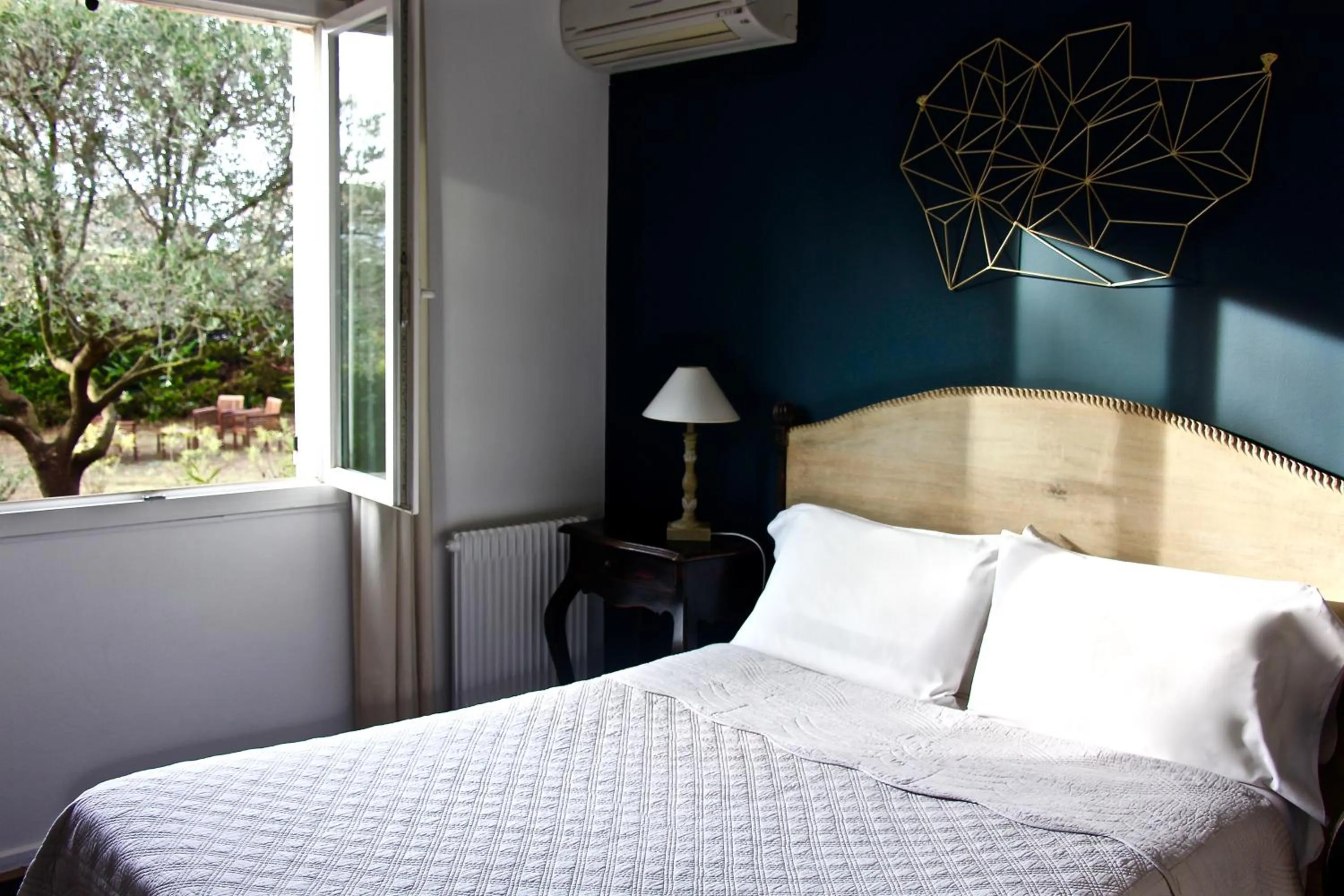 Photo of the whole room, Bed in Hotel Les Oliviers