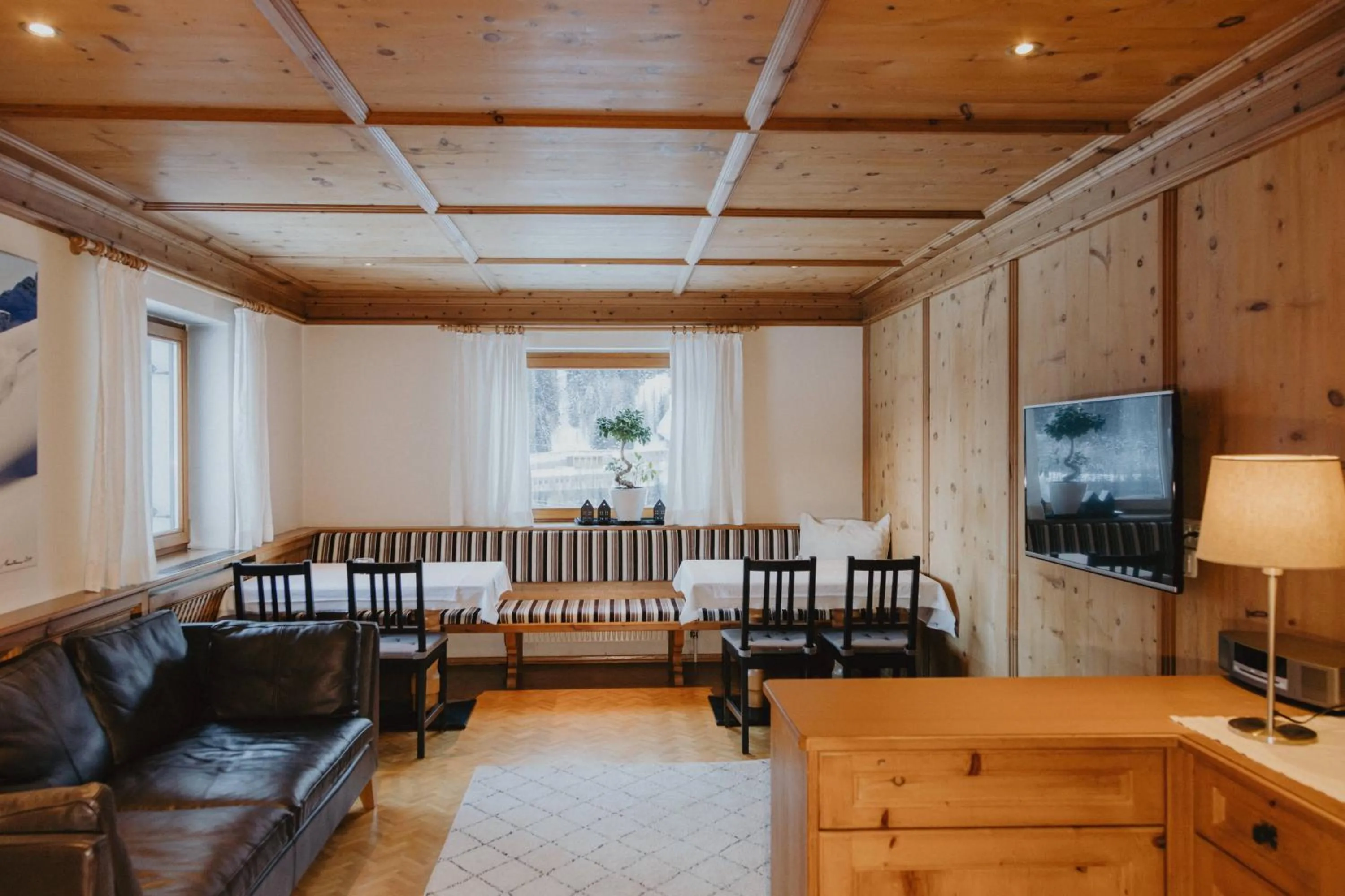 Communal lounge/ TV room in Gästehaus Kolp