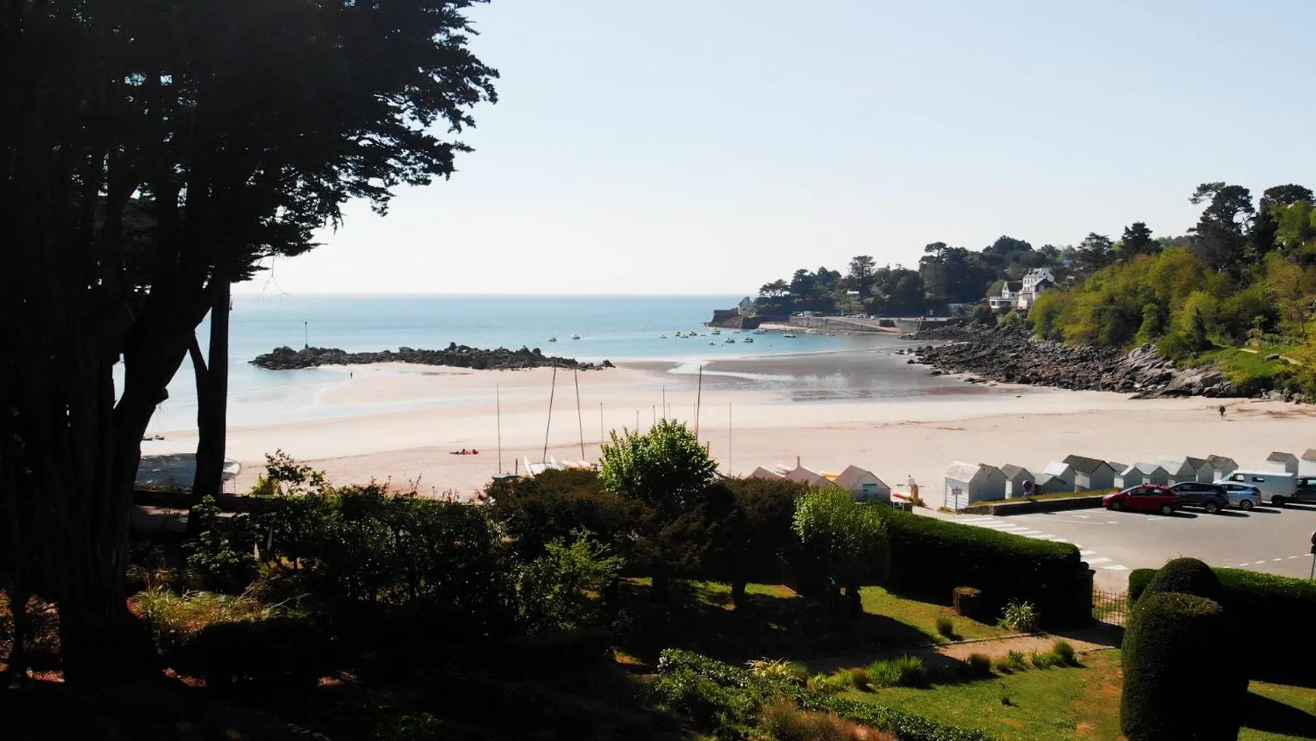 Beach in Manoir Dalmore