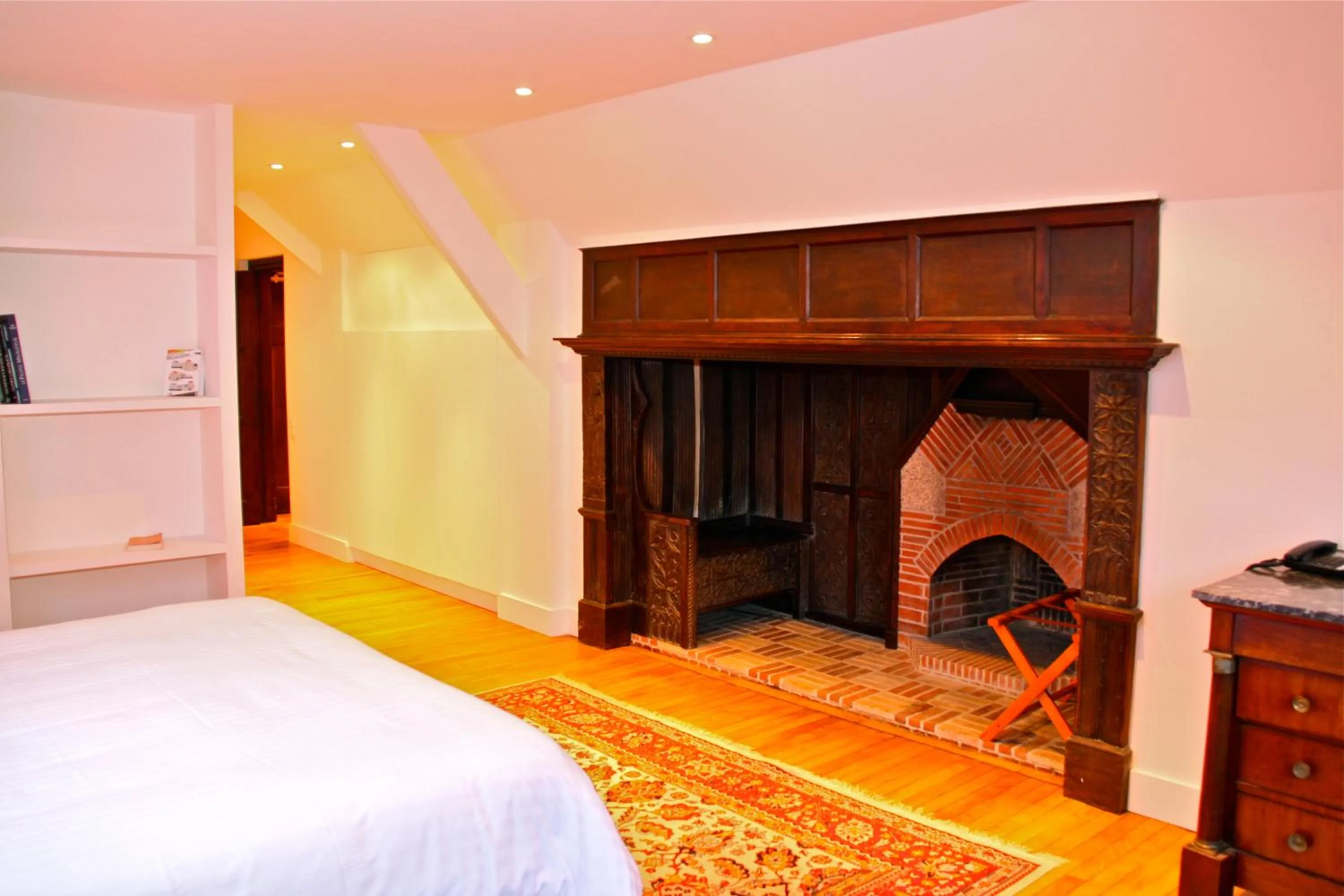 Photo of the whole room, Bed in Manoir Dalmore