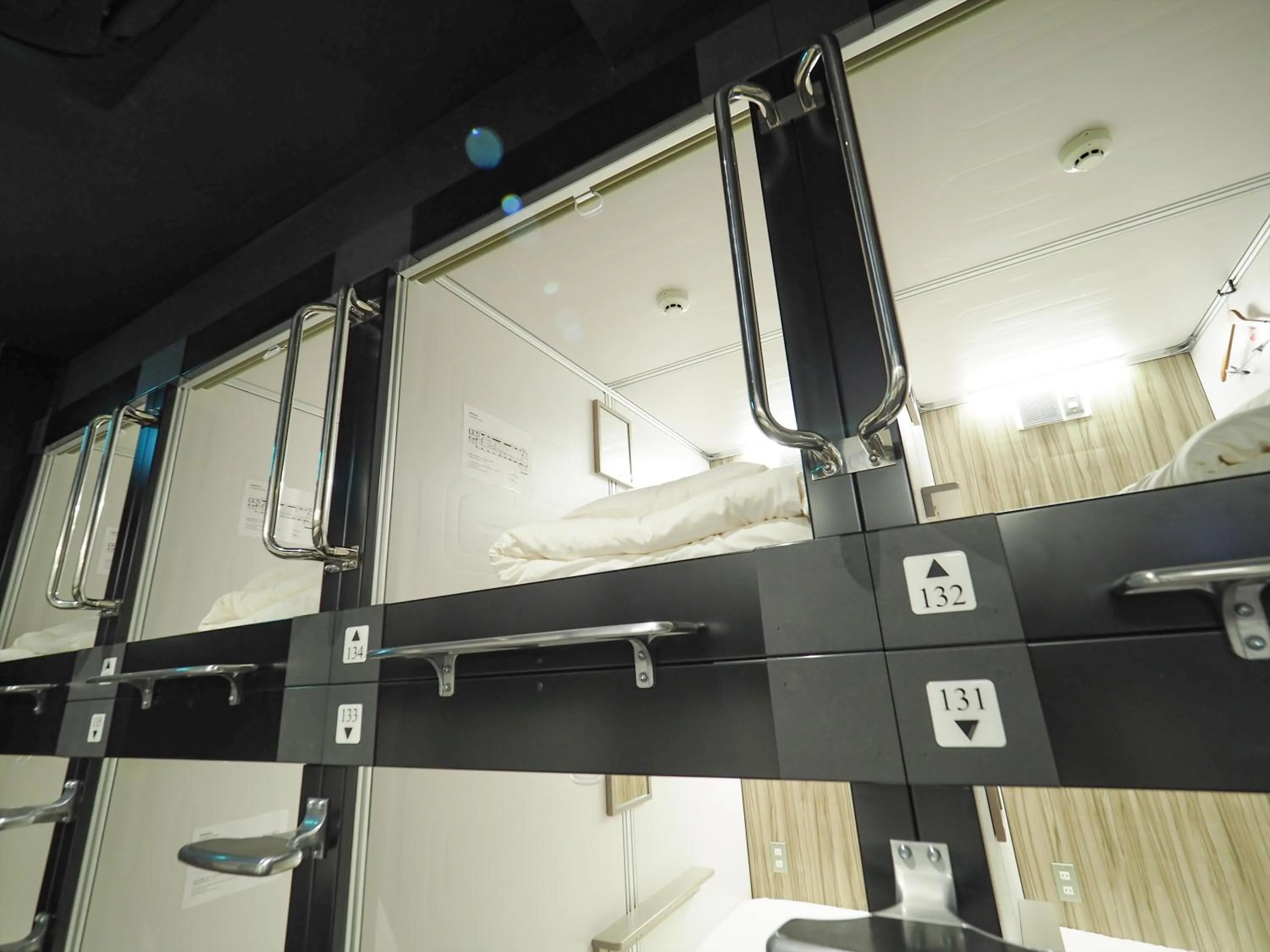 bunk bed in LEO YU Capsule Hotel Nishifunabashi