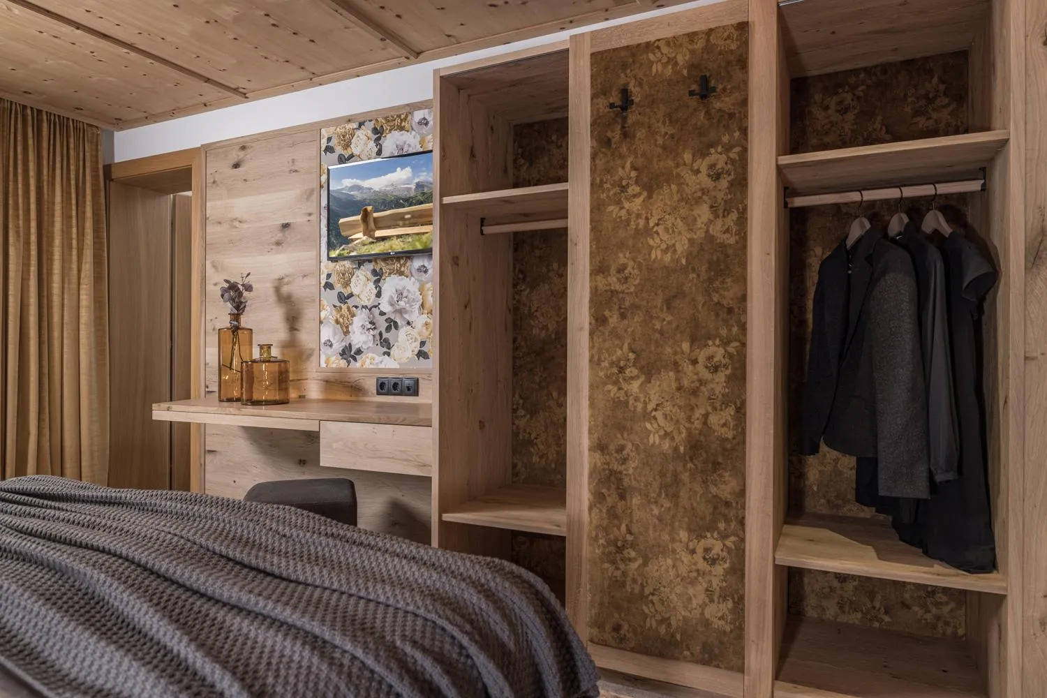 Bed in Hotel Burgschrofn