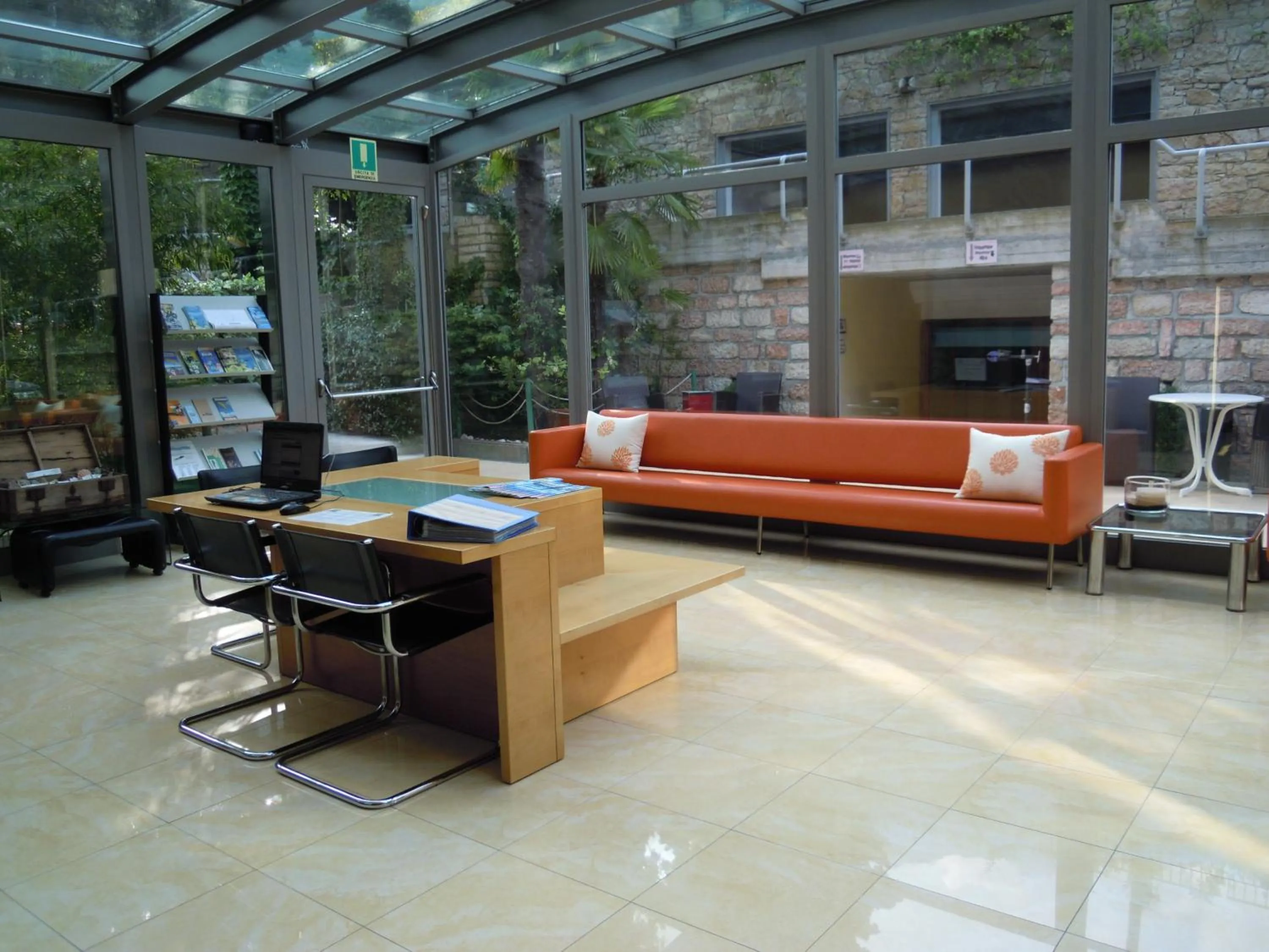 Facade/entrance in Beach Hotel Du Lac Malcesine