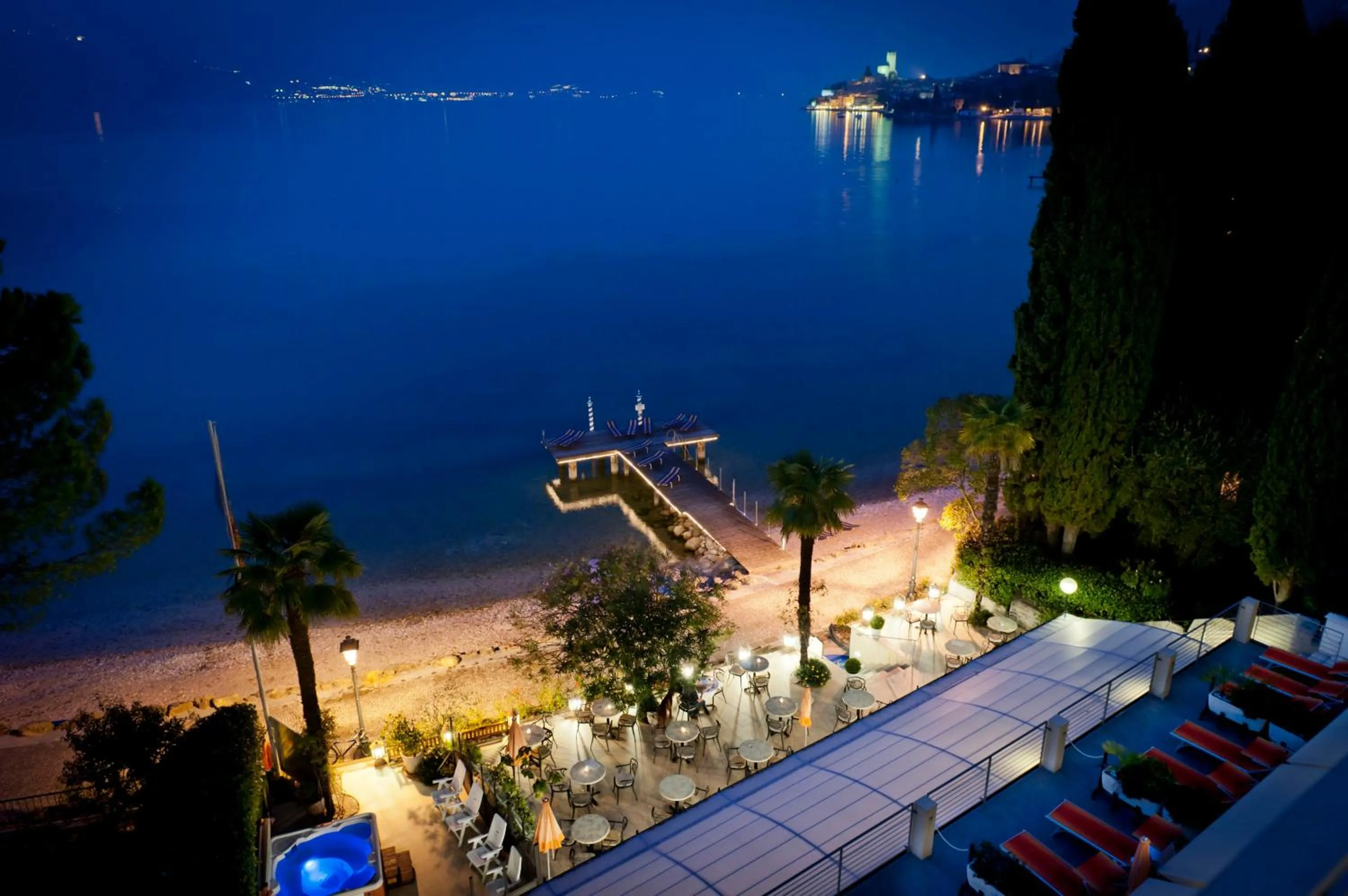 Night in Beach Hotel Du Lac Malcesine