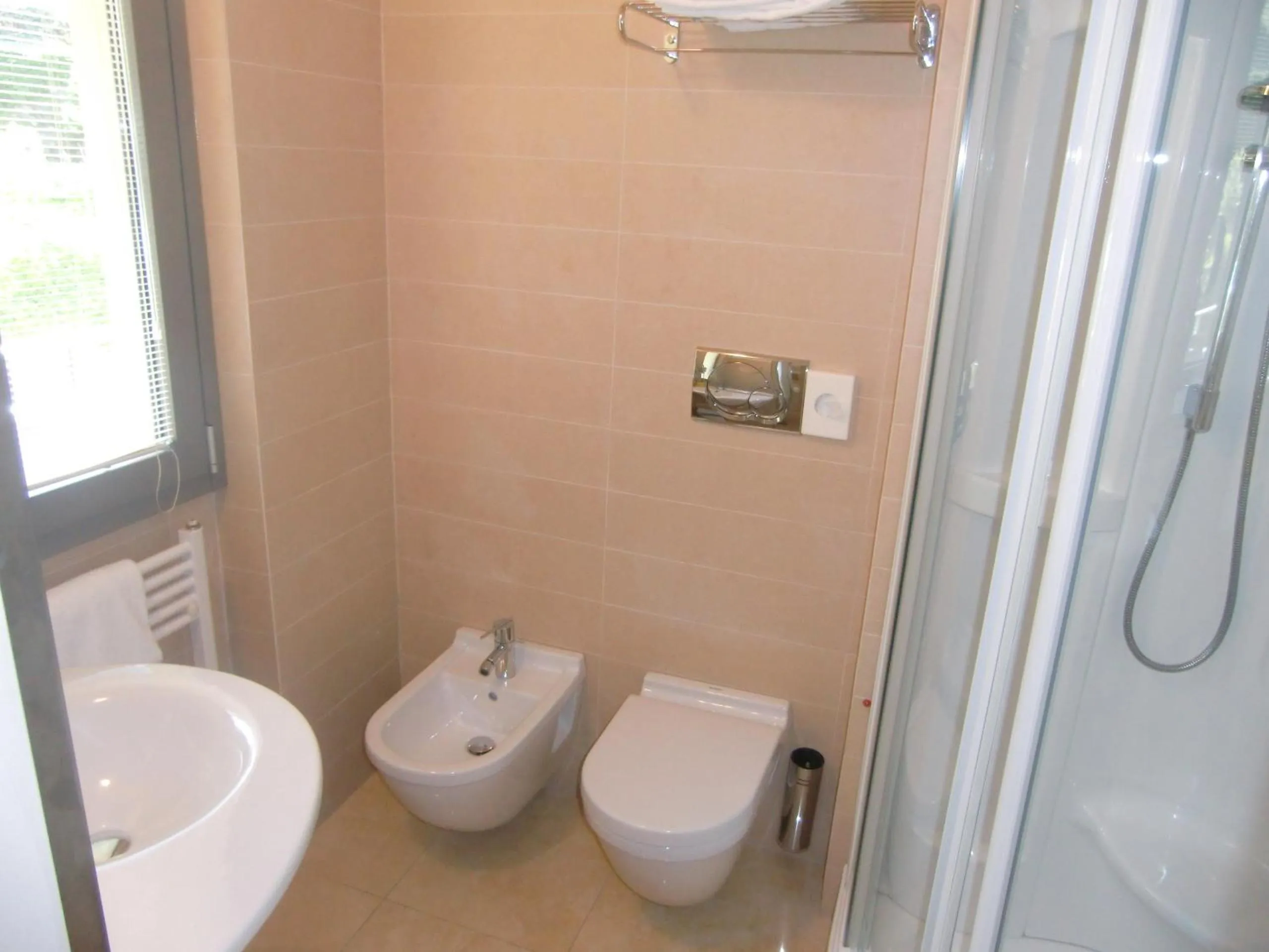 Shower in Beach Hotel Du Lac Malcesine