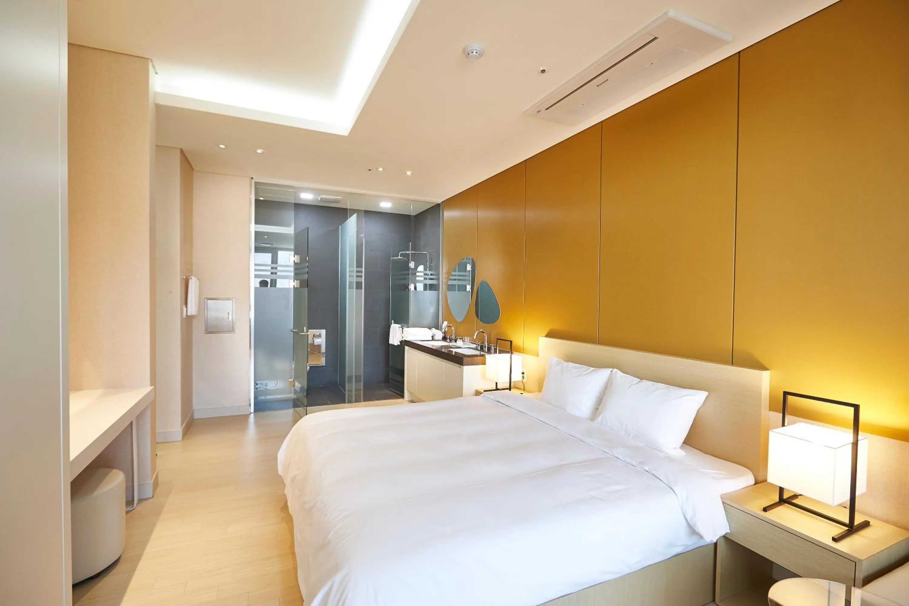 Bed in Pyeongchang The White Hotel