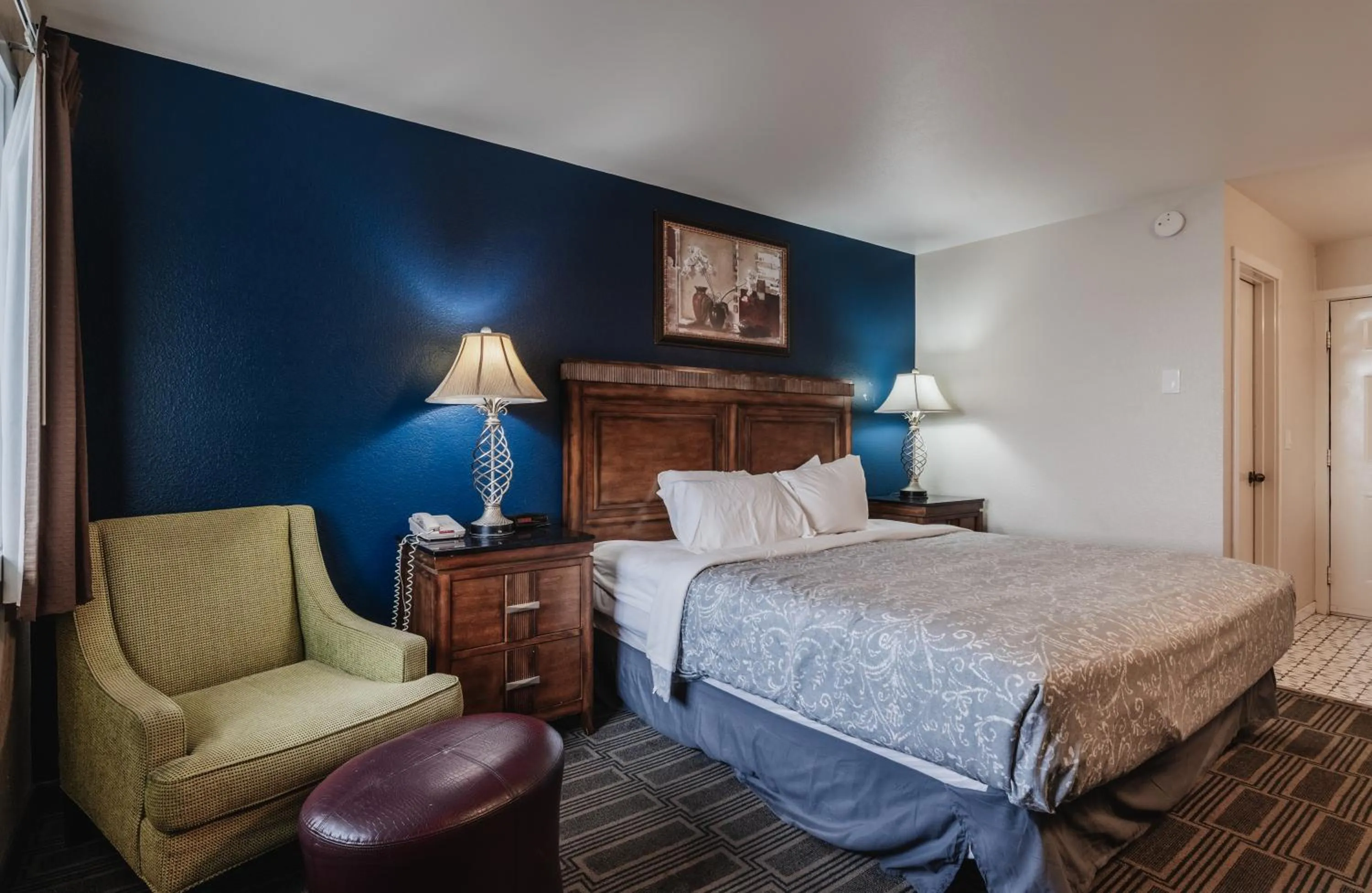 Bed in Water Front Inn