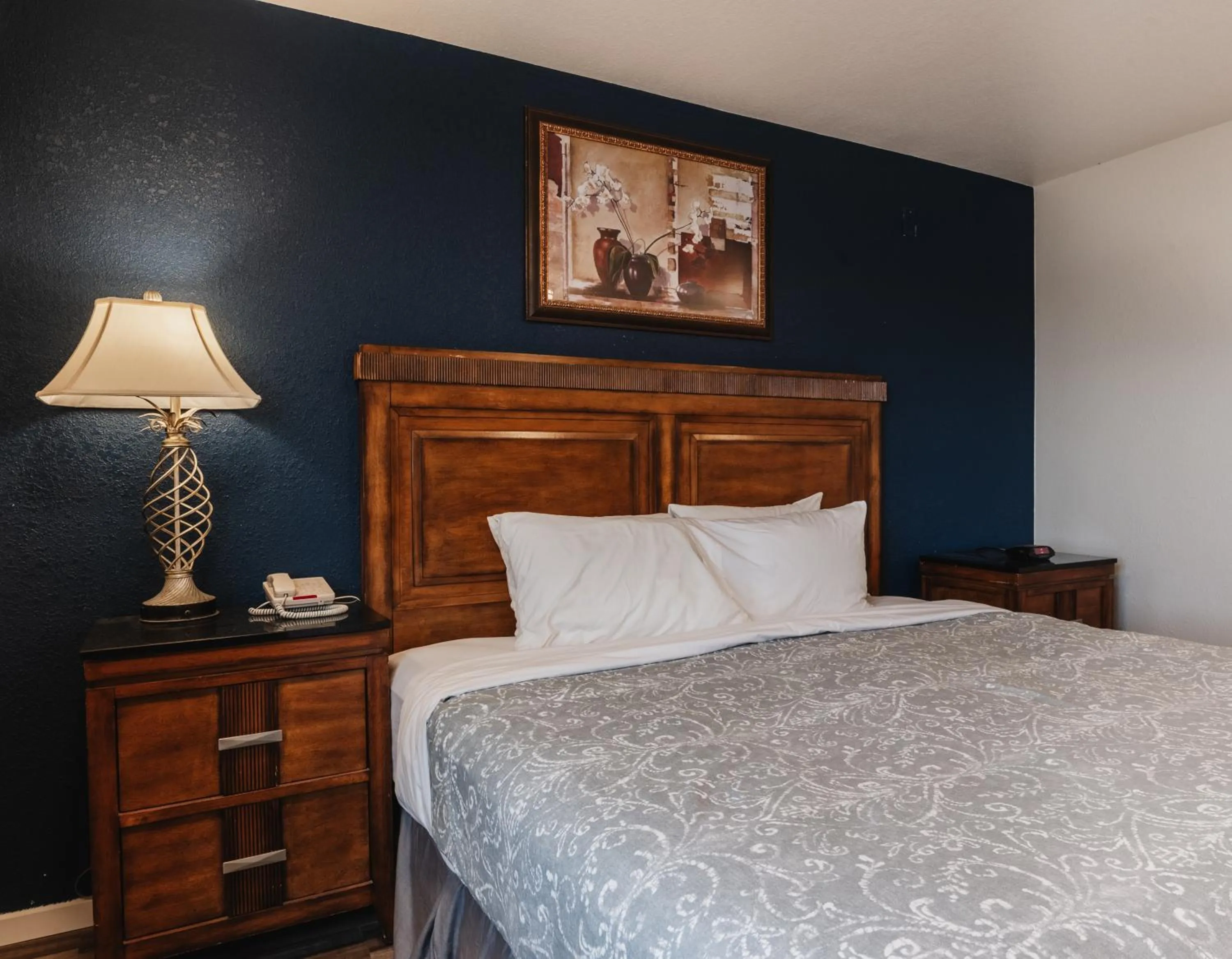 Bed in Water Front Inn