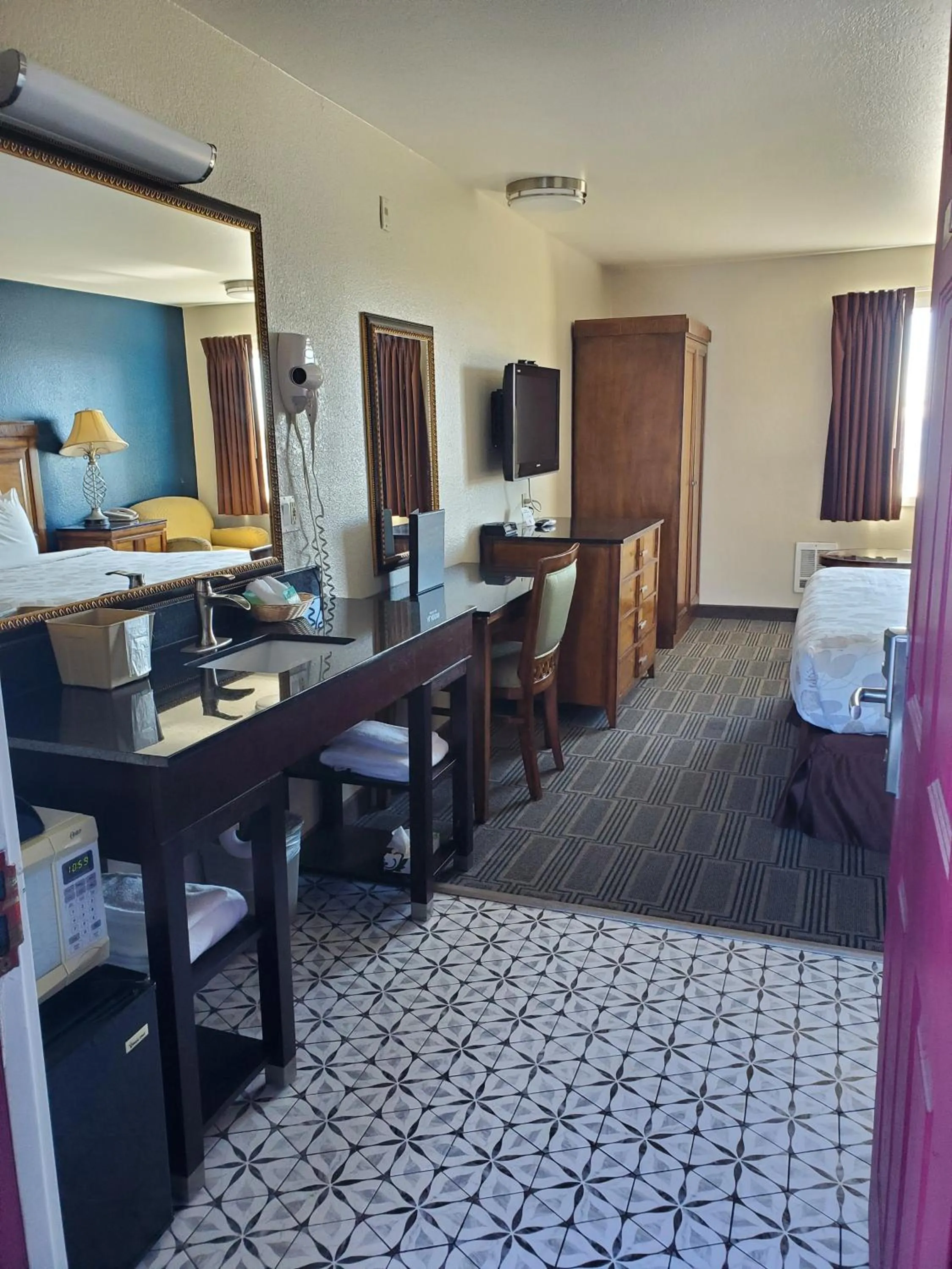 Bed in Aladdin Motor Inn