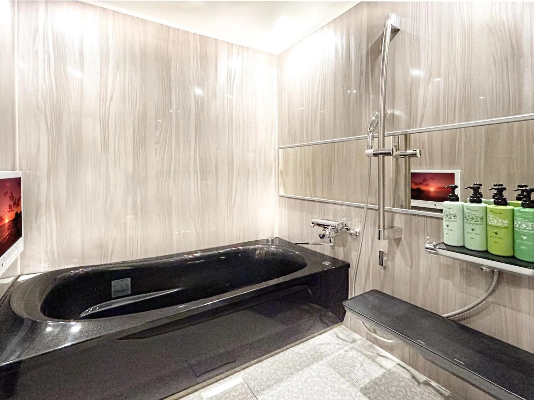 Shower in Hotel Century