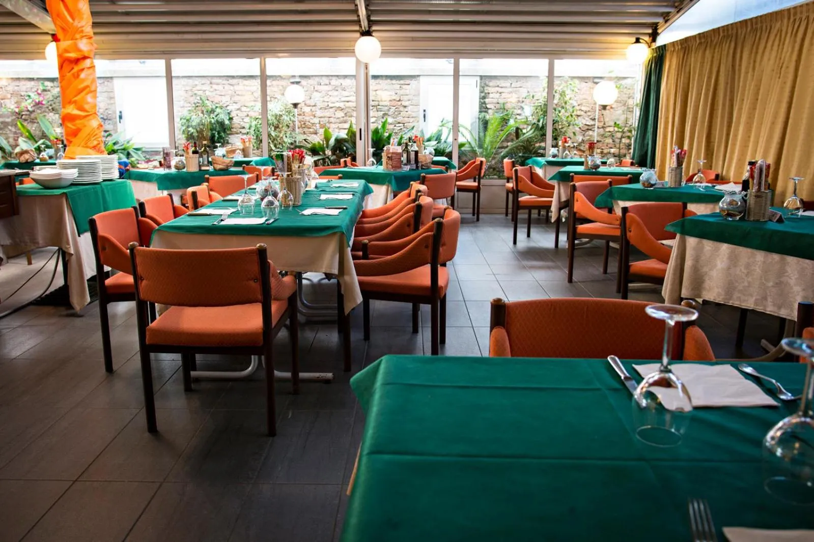 Hotel Ristorante Cigno - Camere and Aparthotel