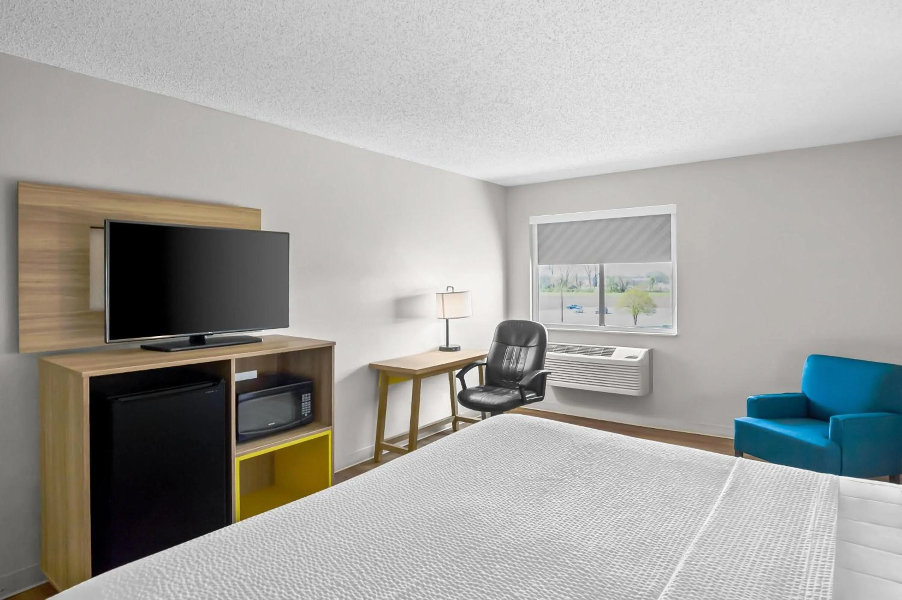 Bed in Days Inn by Wyndham Collinsville St Louis