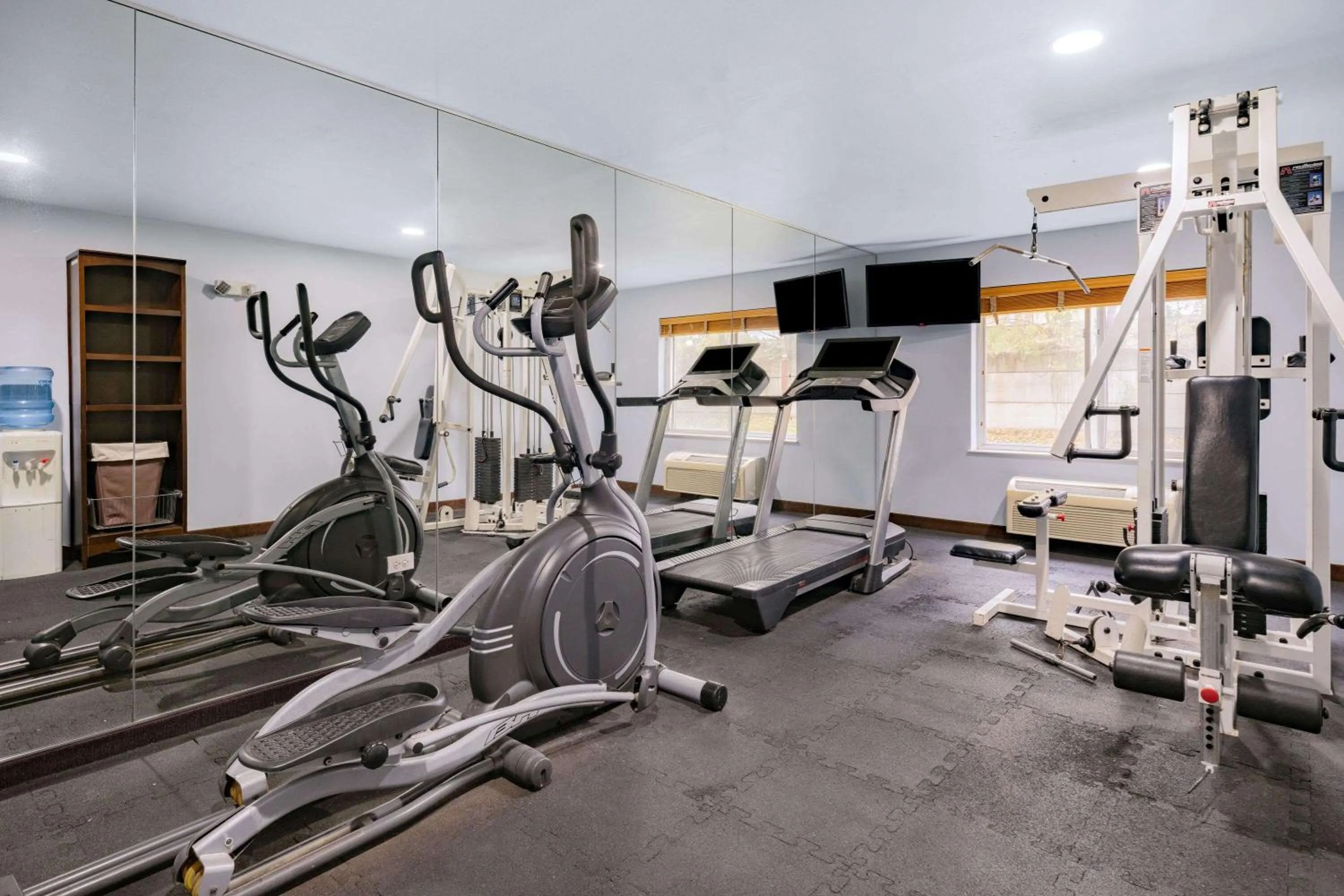 Fitness centre/facilities in Baymont by Wyndham Gurnee