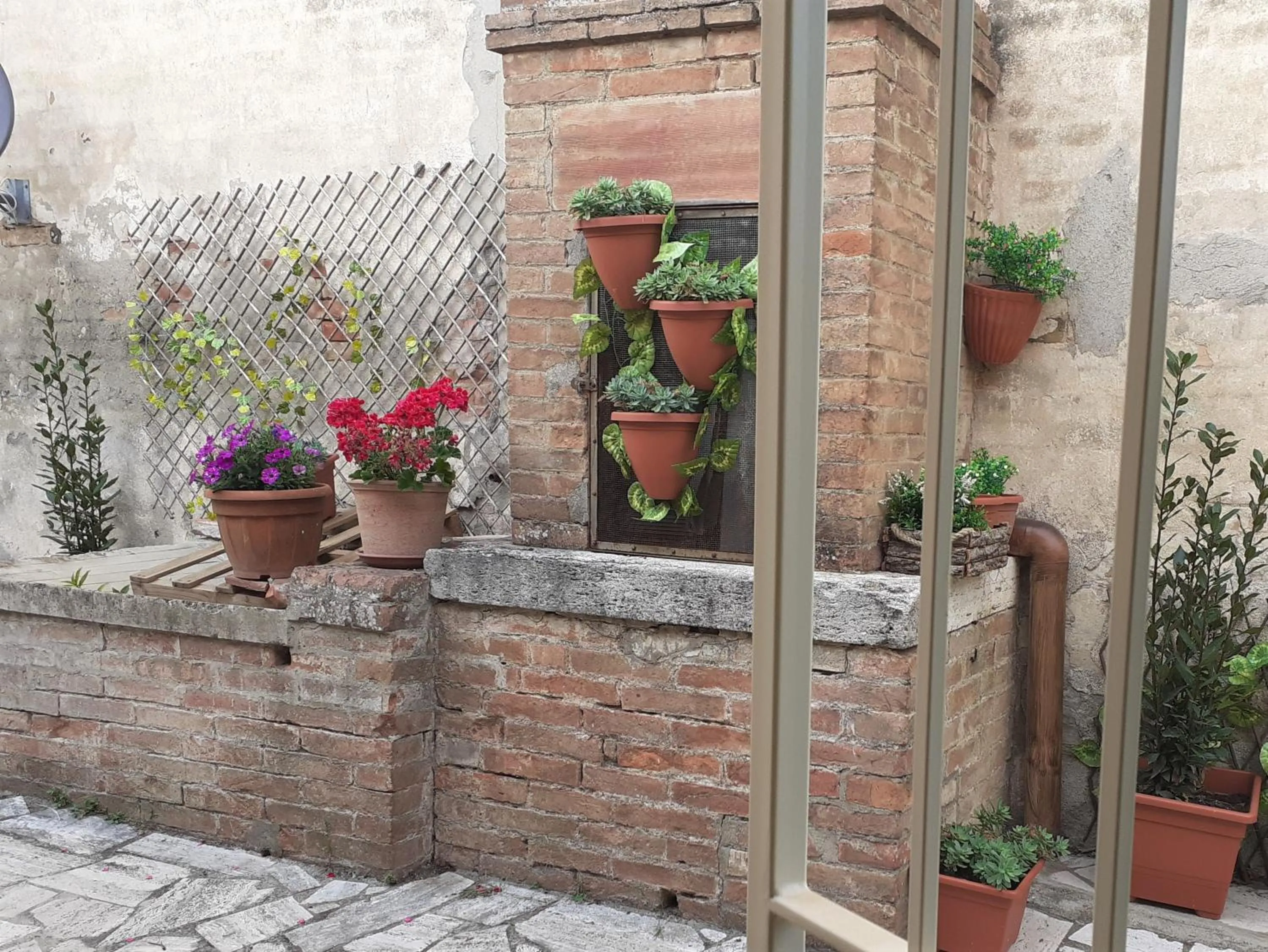 Inner courtyard view in Il Lavandeto - farmhouse in the city