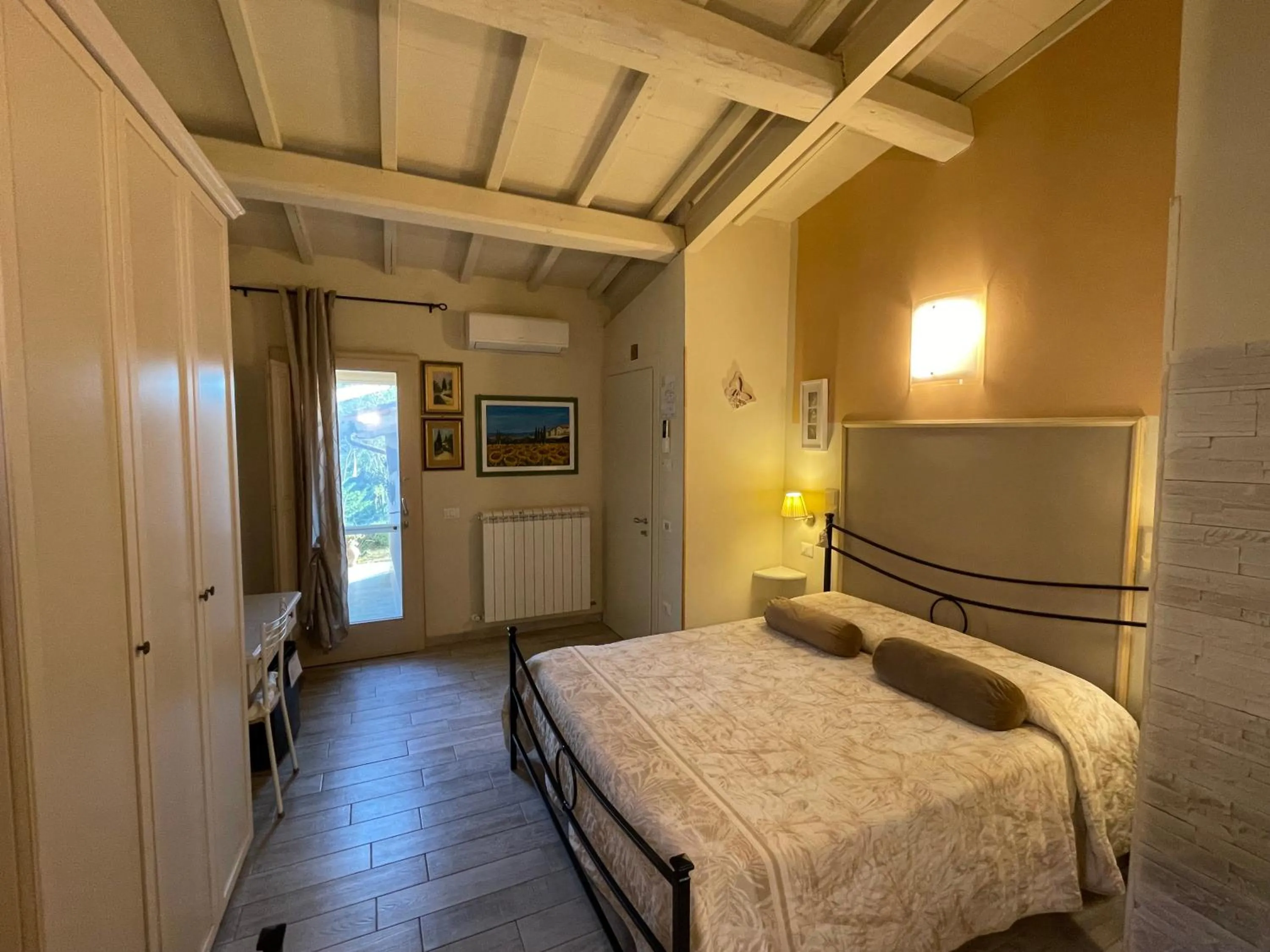 Bedroom, Bed in Il Lavandeto - farmhouse in the city