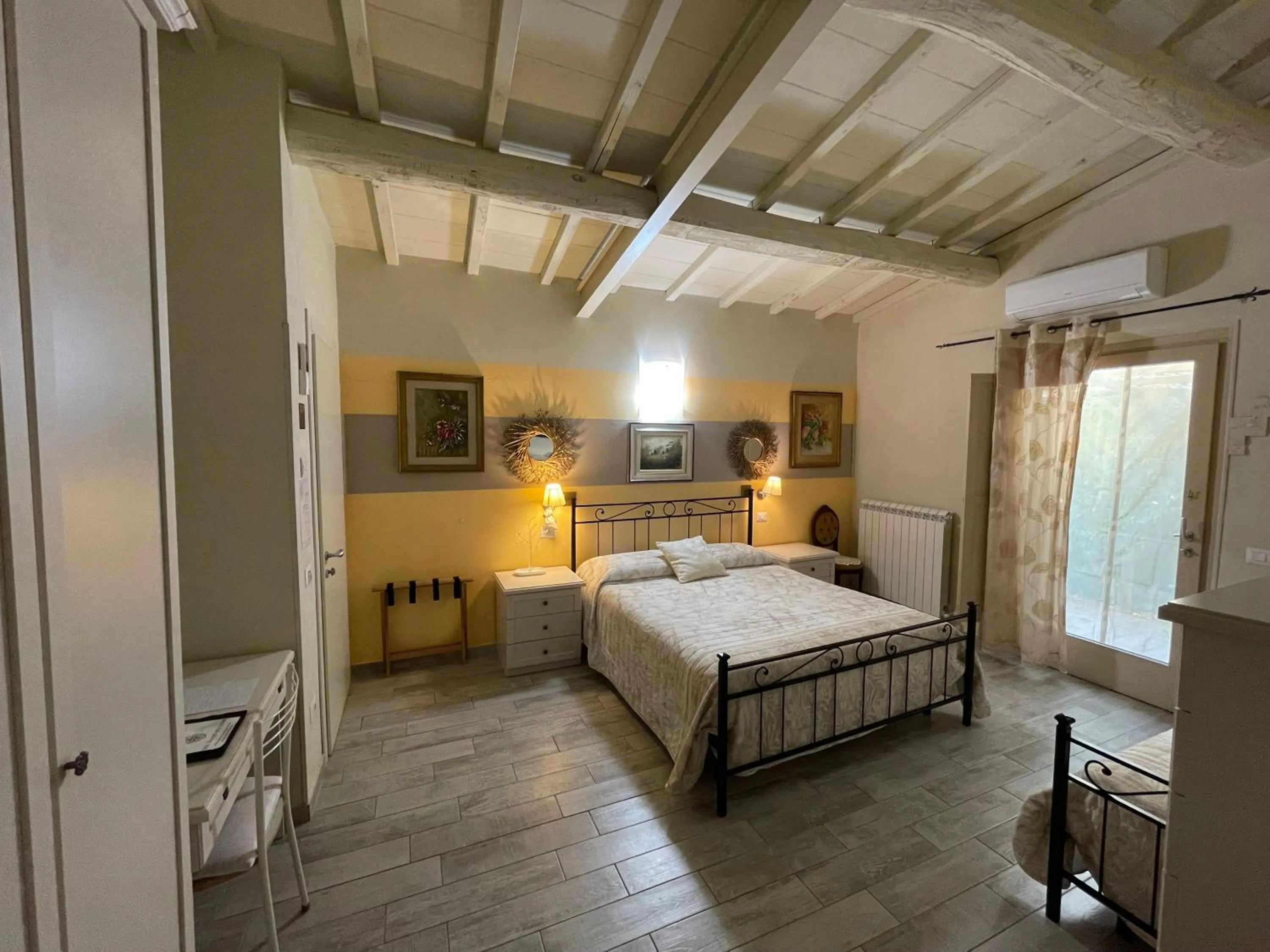 Bedroom, Bed in Il Lavandeto - farmhouse in the city