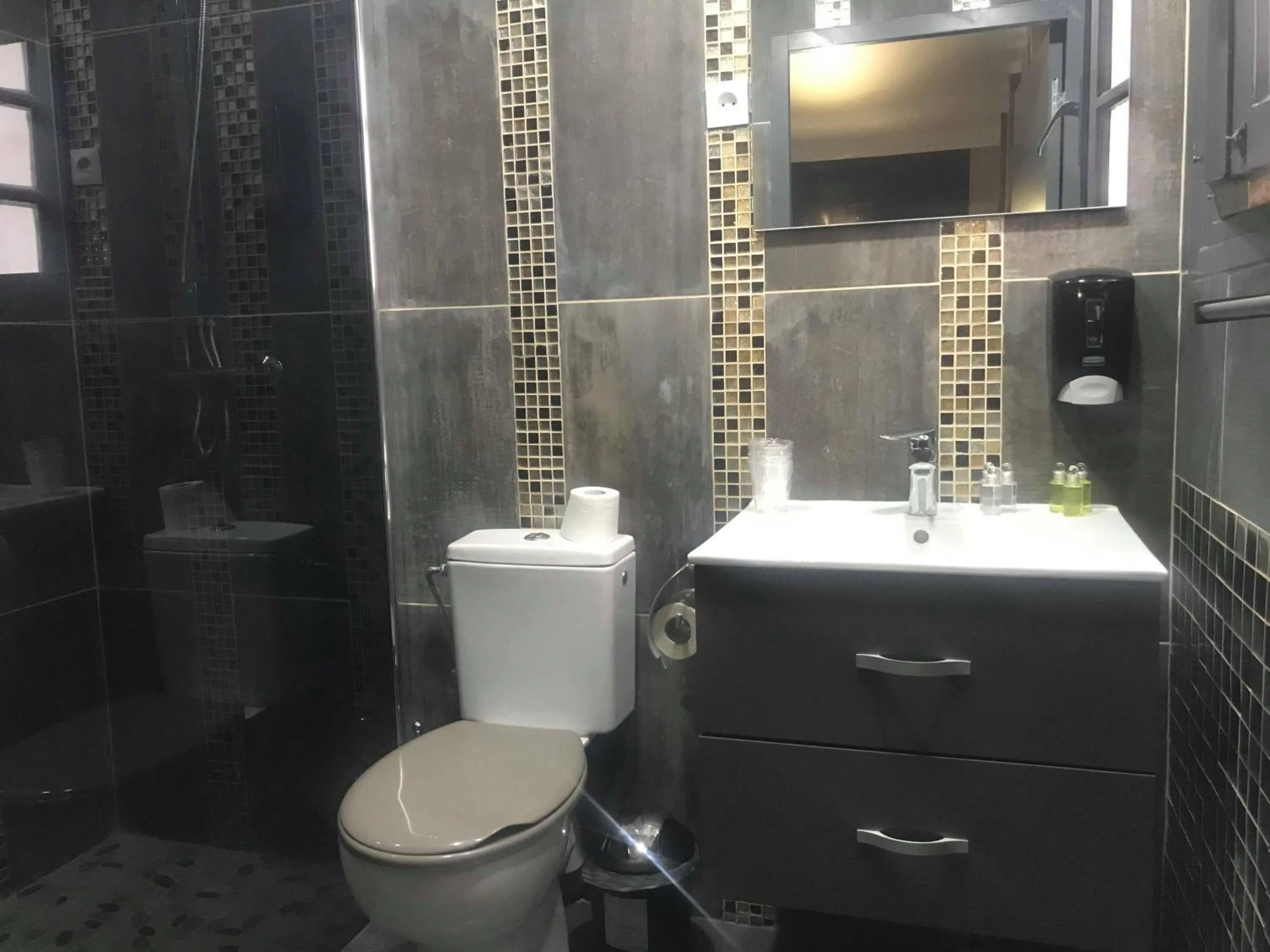 Bathroom in Hotel Santal