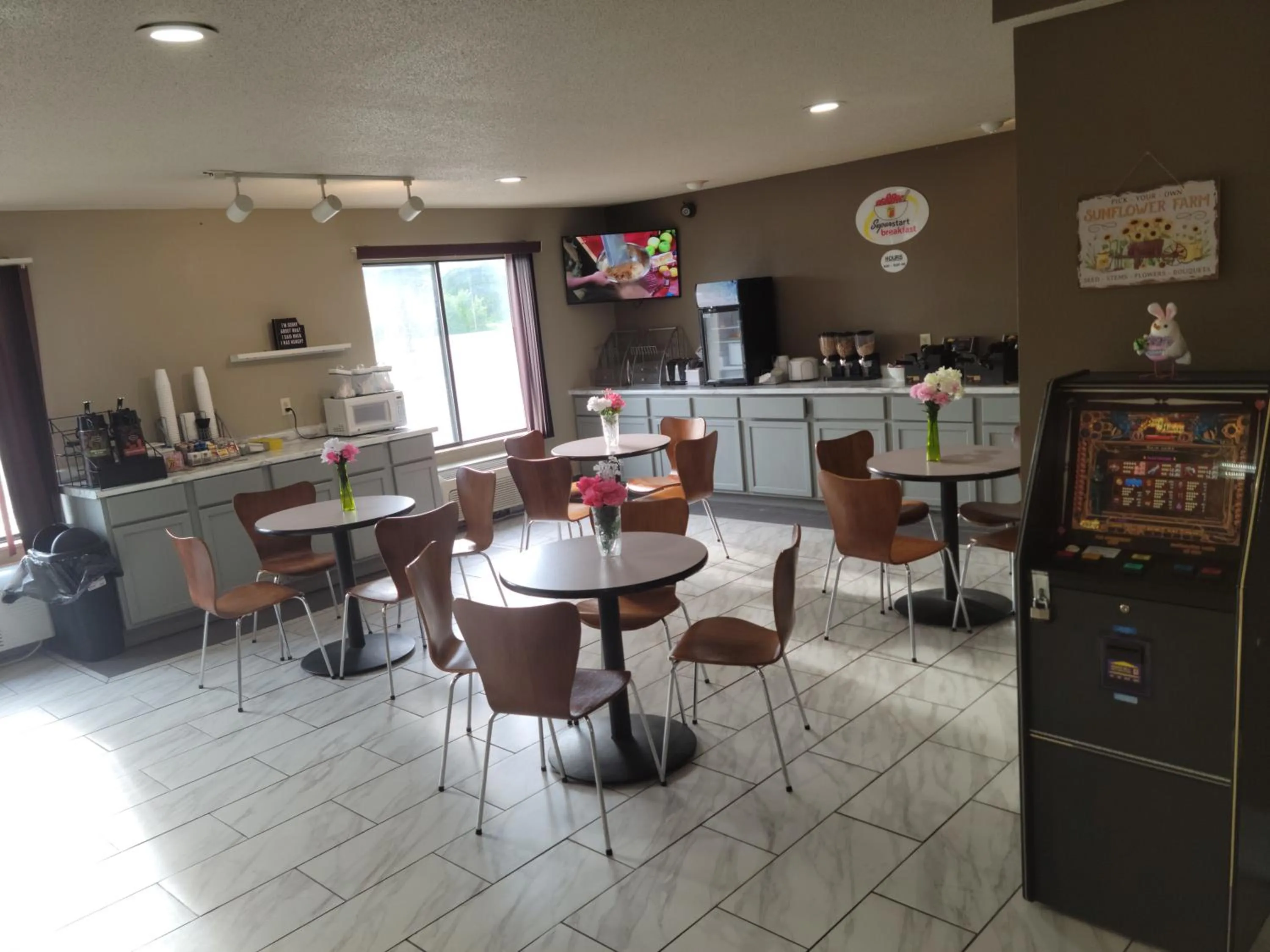 Seating area in Super 8 by Wyndham Portage