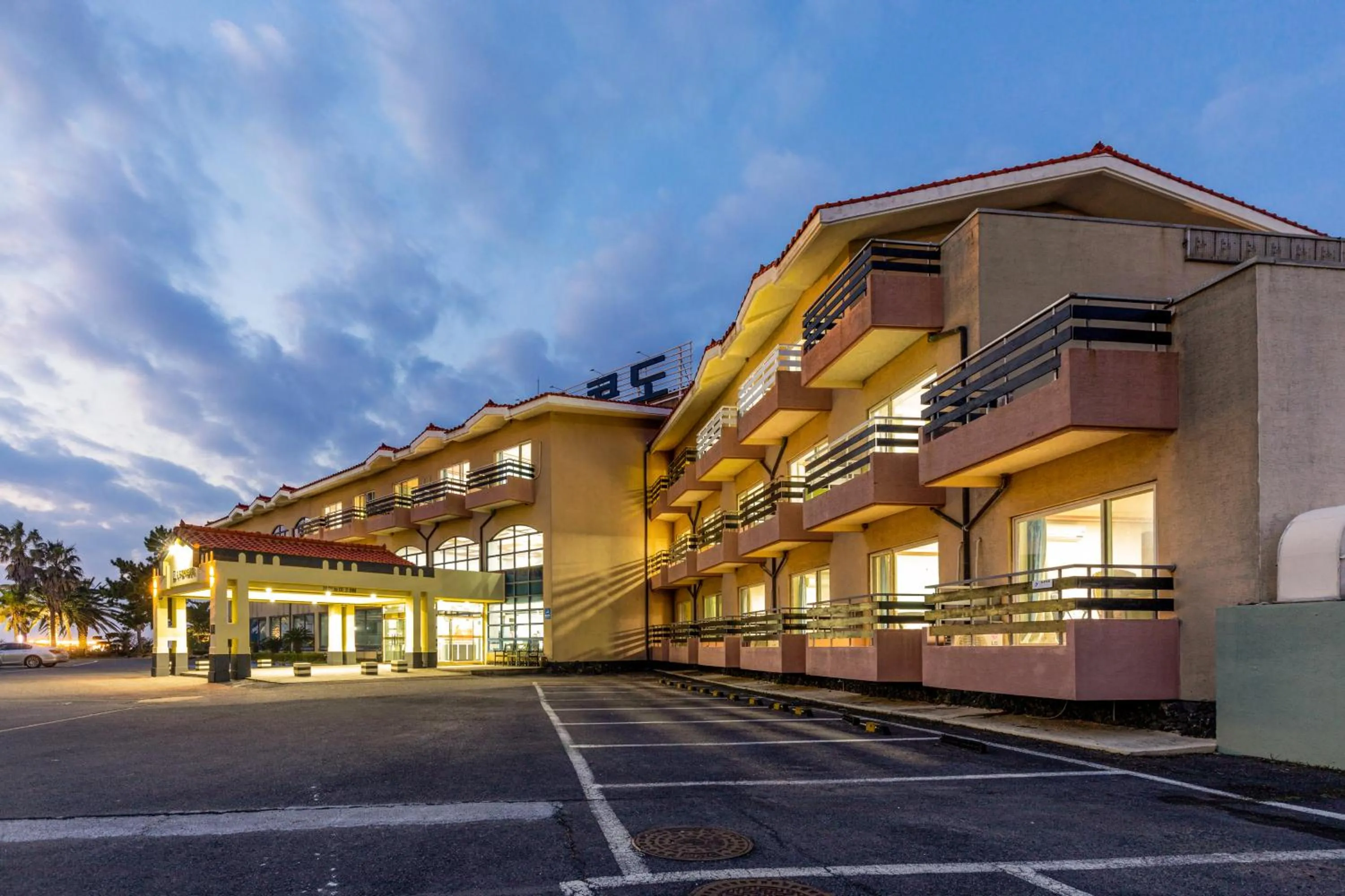 Property building in jeju Tovice Condo Ocean