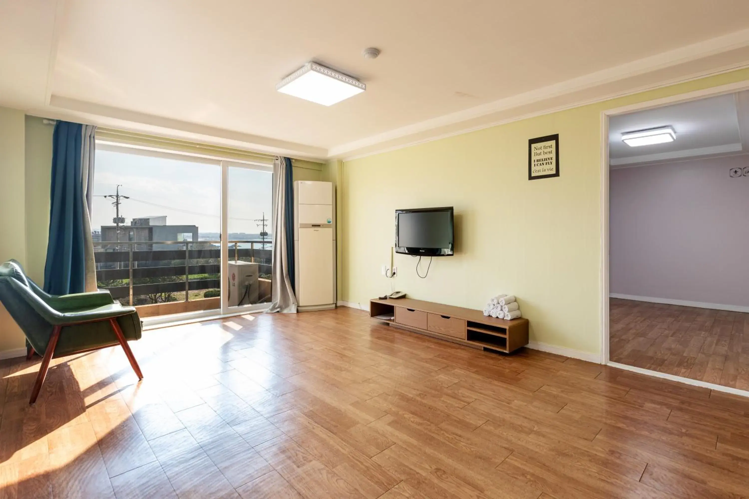 Queen Suite with Sea View in jeju Tovice Condo Ocean Queen Suite with Sea View in jeju Tovice Condo Ocean