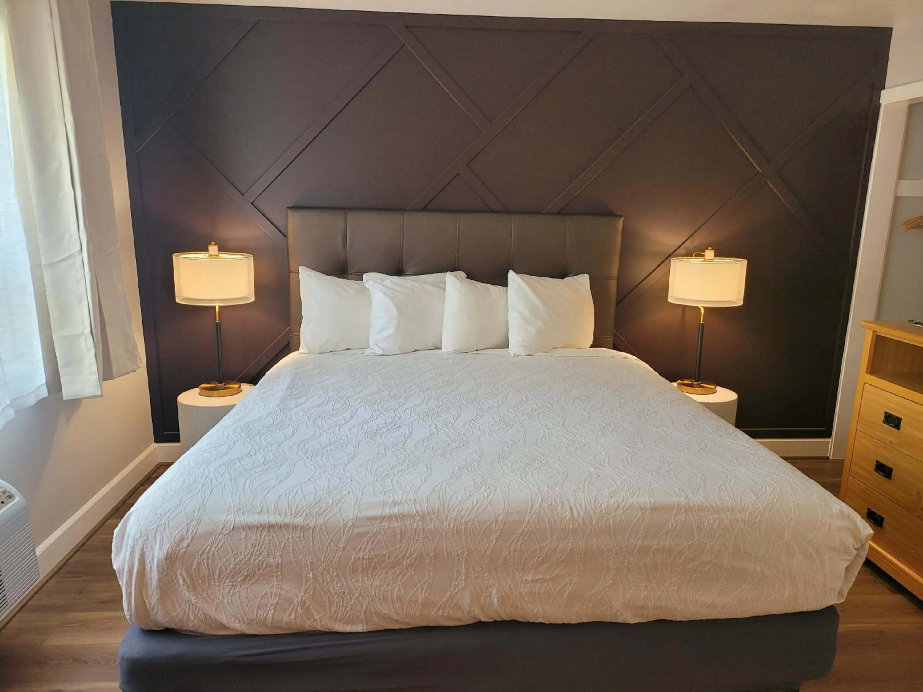 Bedroom, Bed in Bridge Street Inn