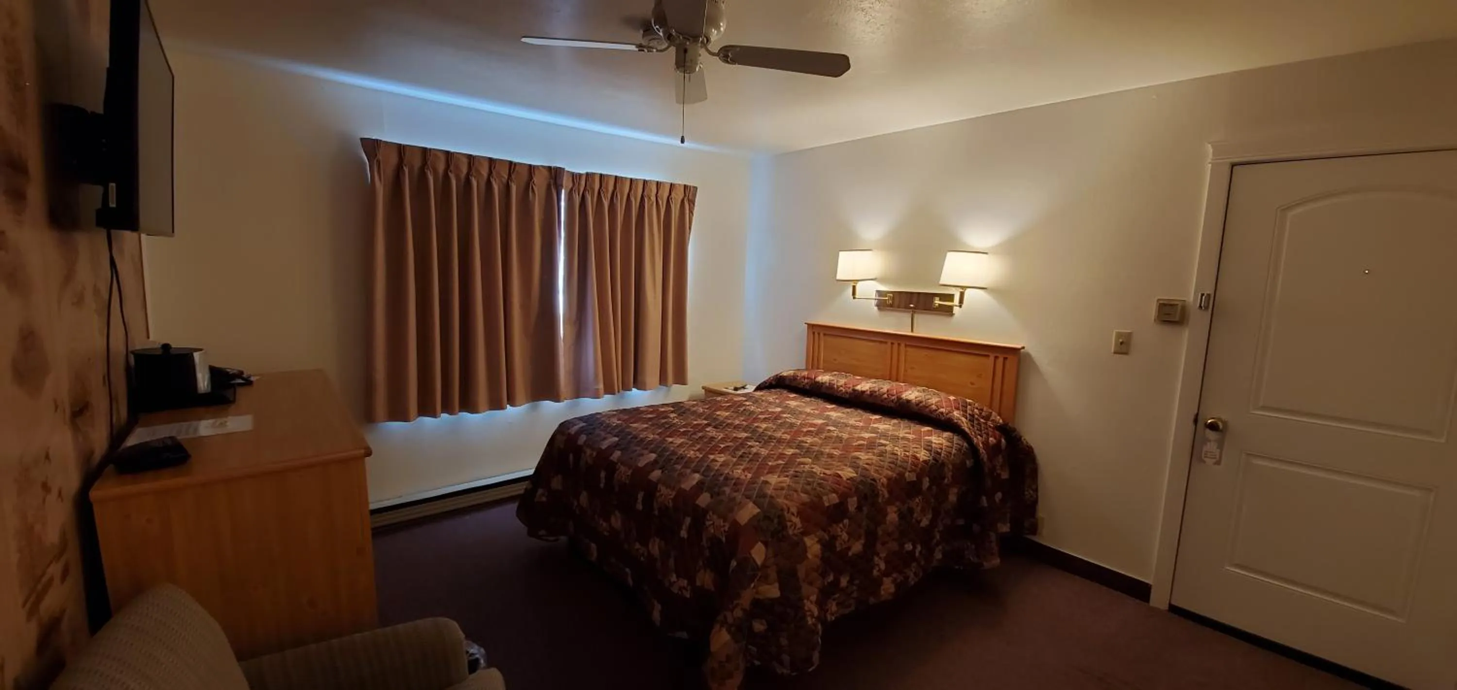 Bed in Bridge Street Inn