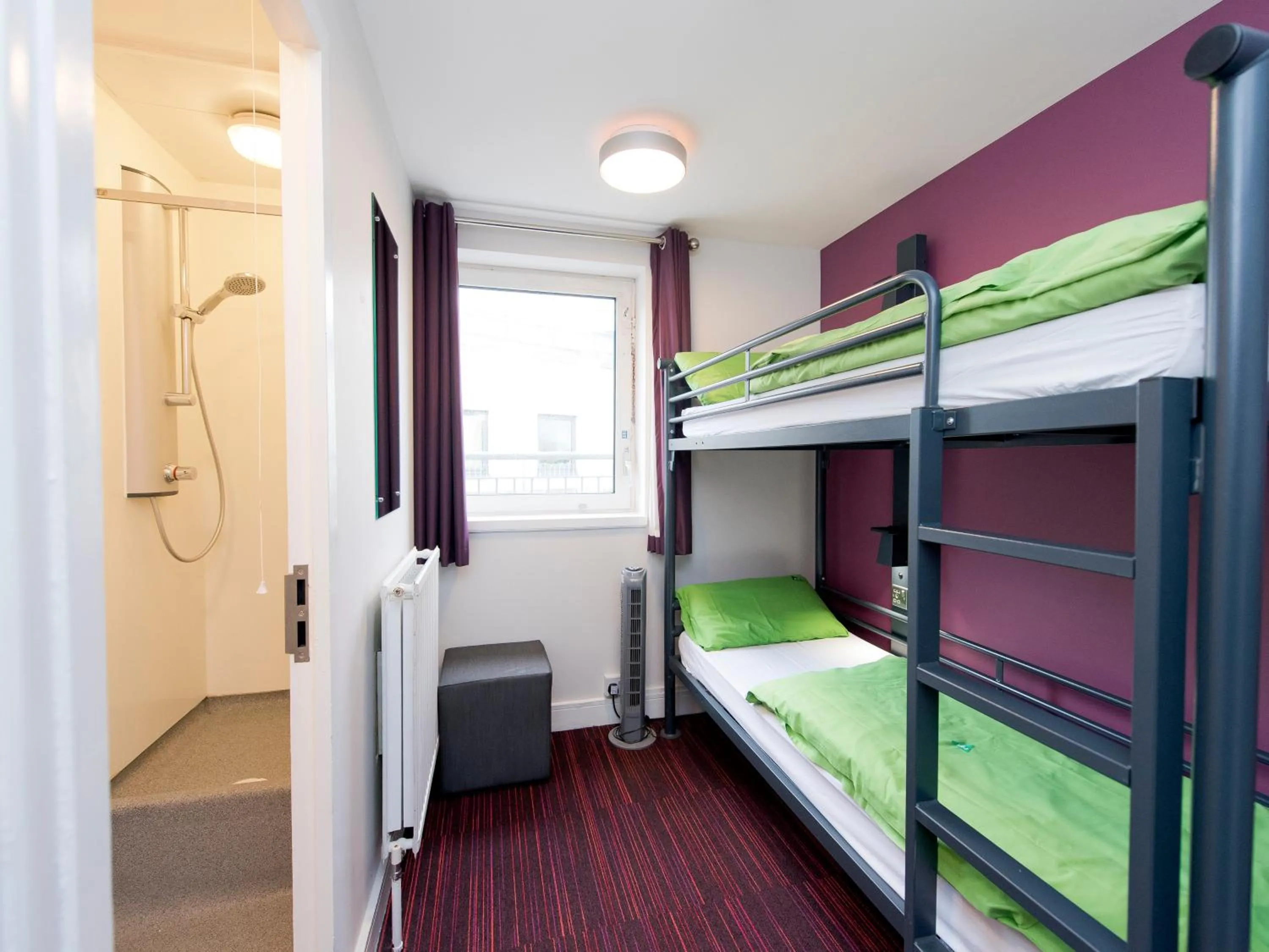 Bedroom, Bed in YHA London Thameside