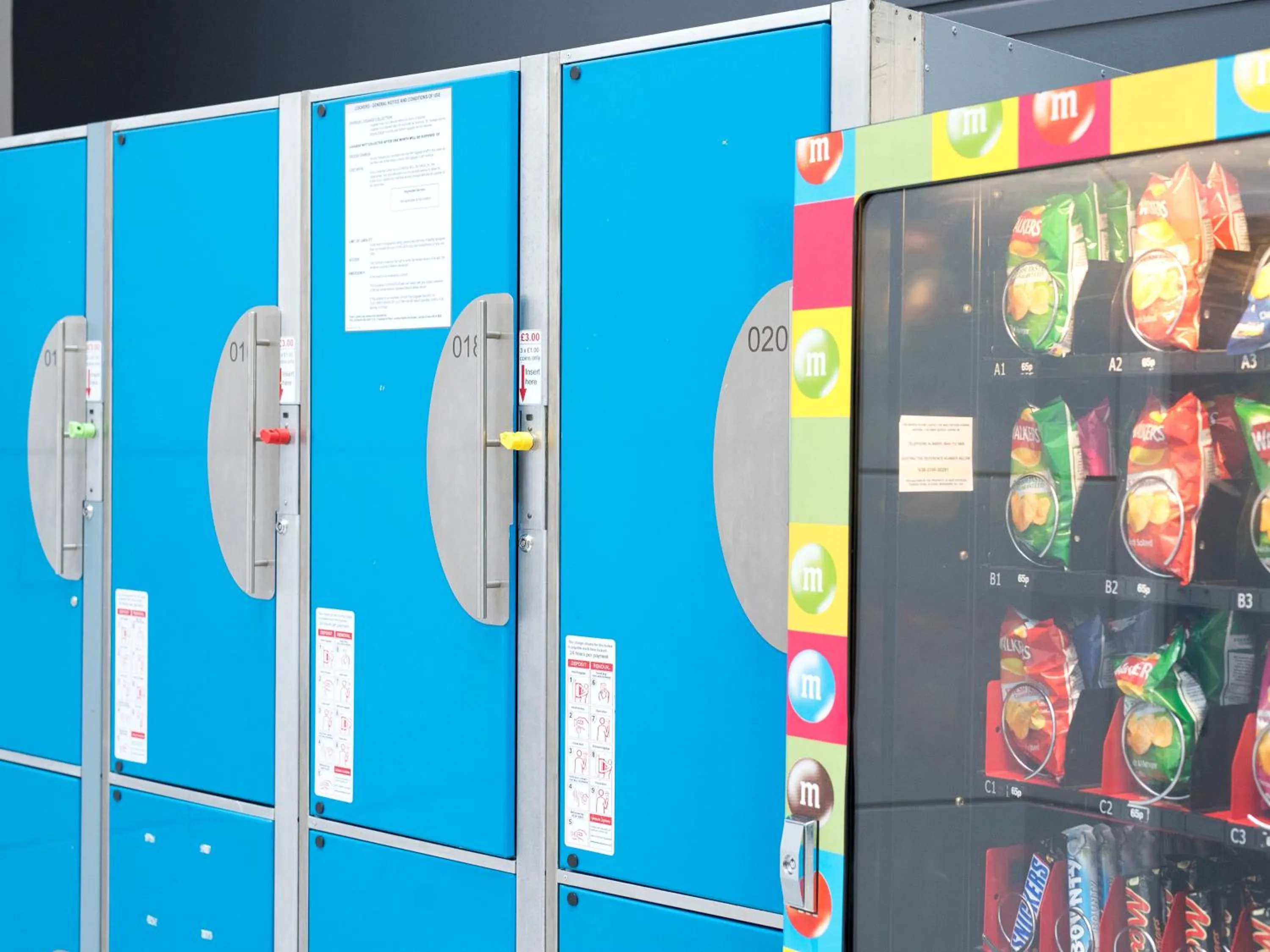 locker in YHA London Thameside