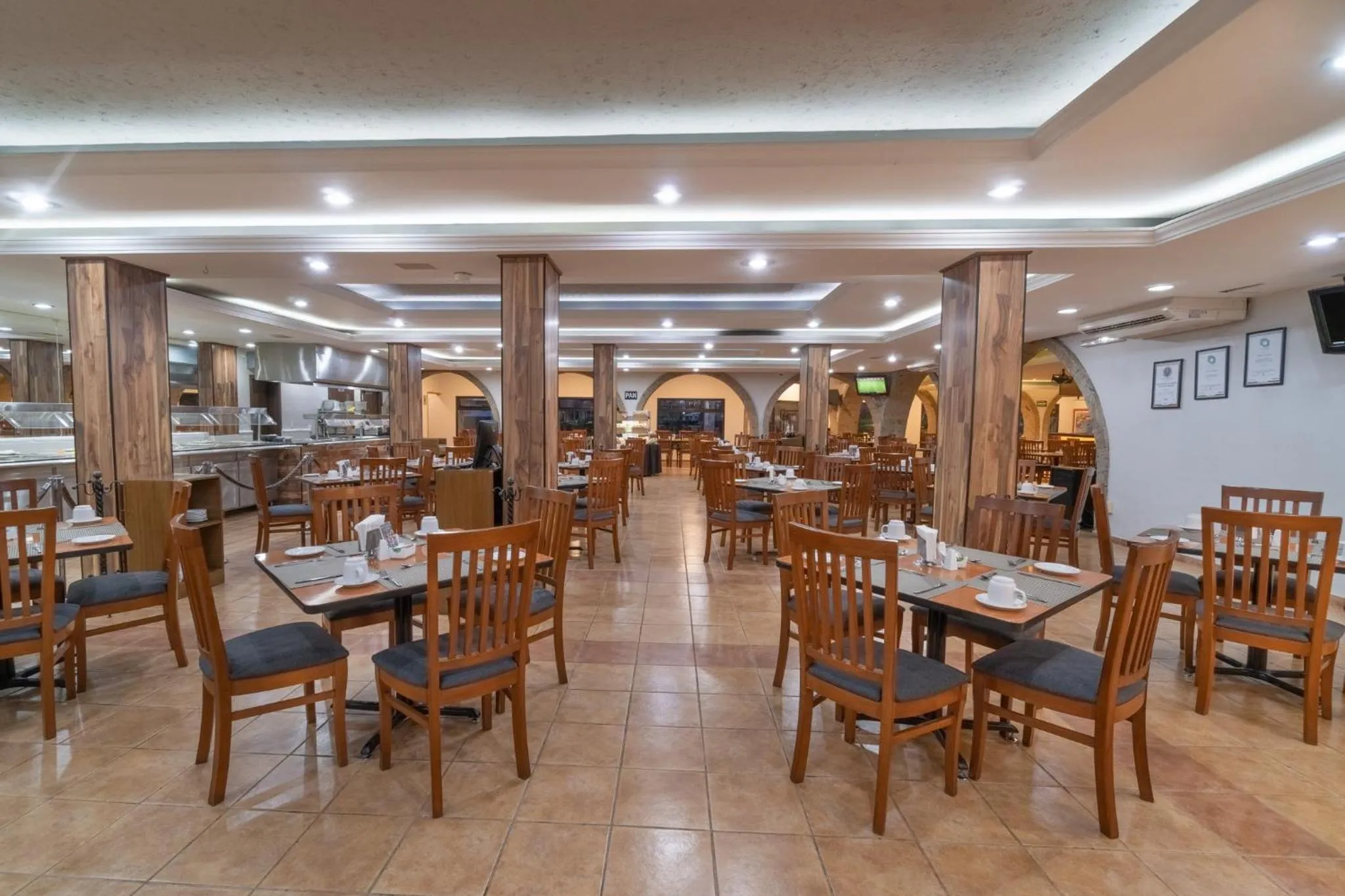 Restaurant/places to eat in Hotel Malibu