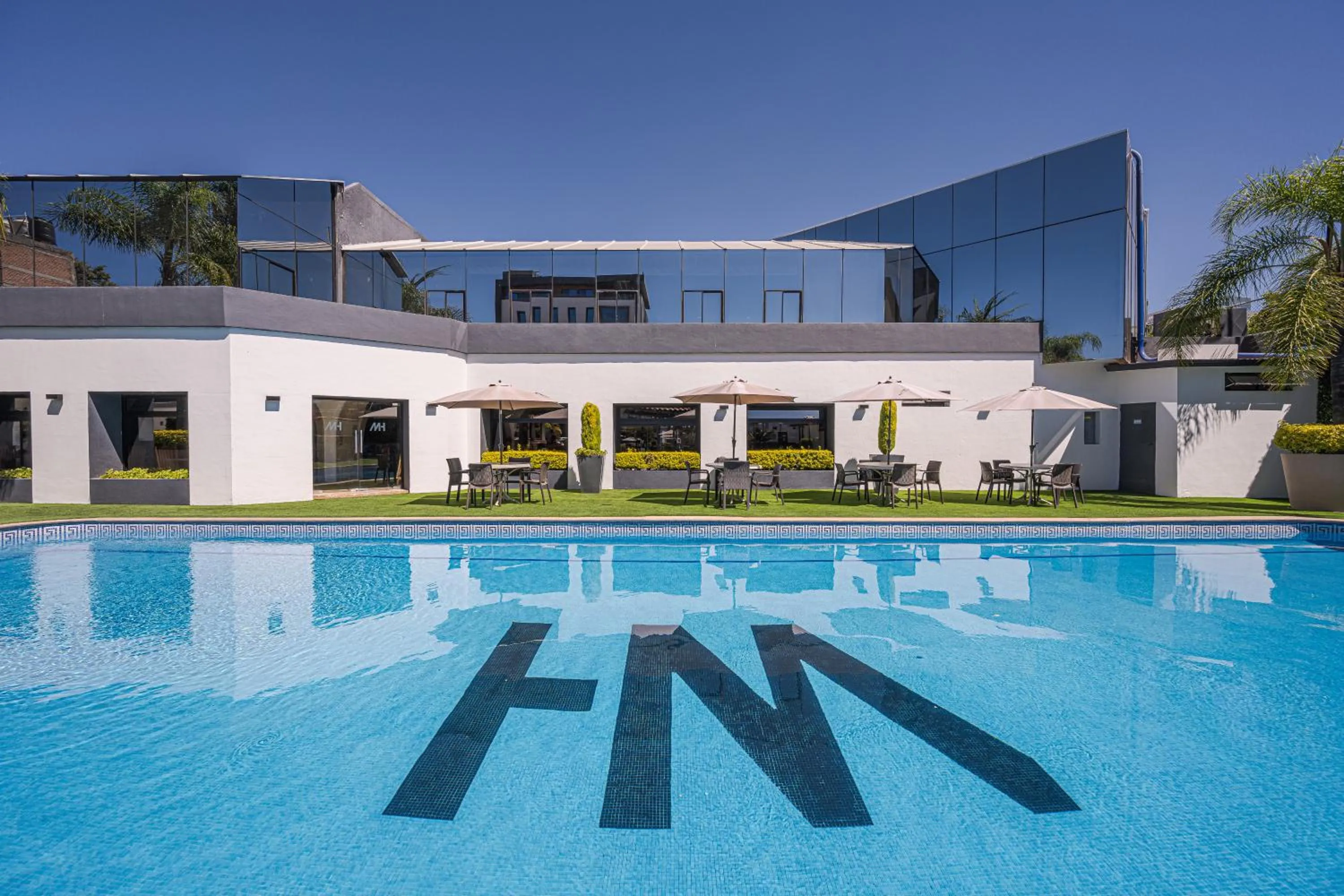 Swimming pool in Hotel Malibu
