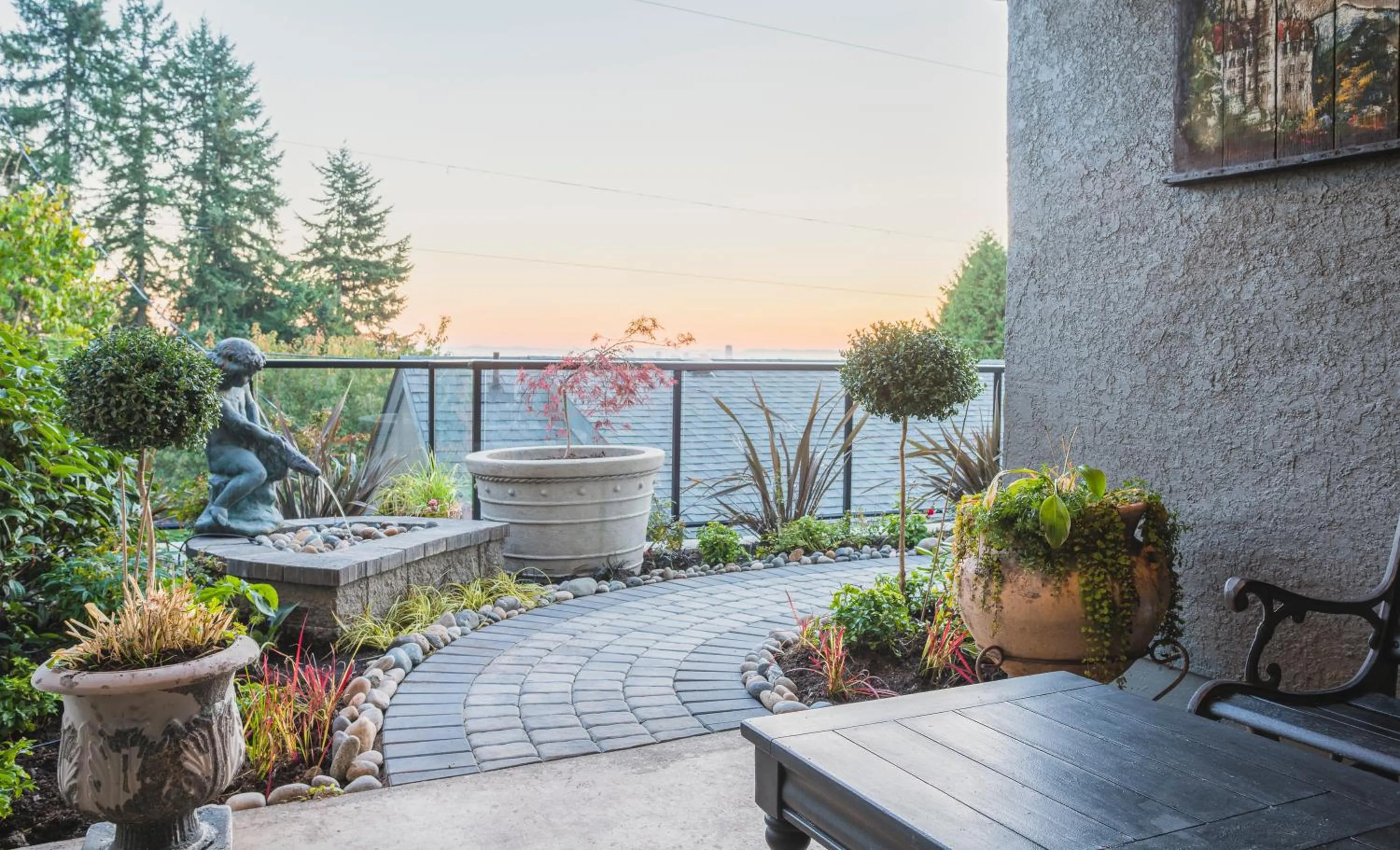 Garden in Crystal's View Bed & Breakfast