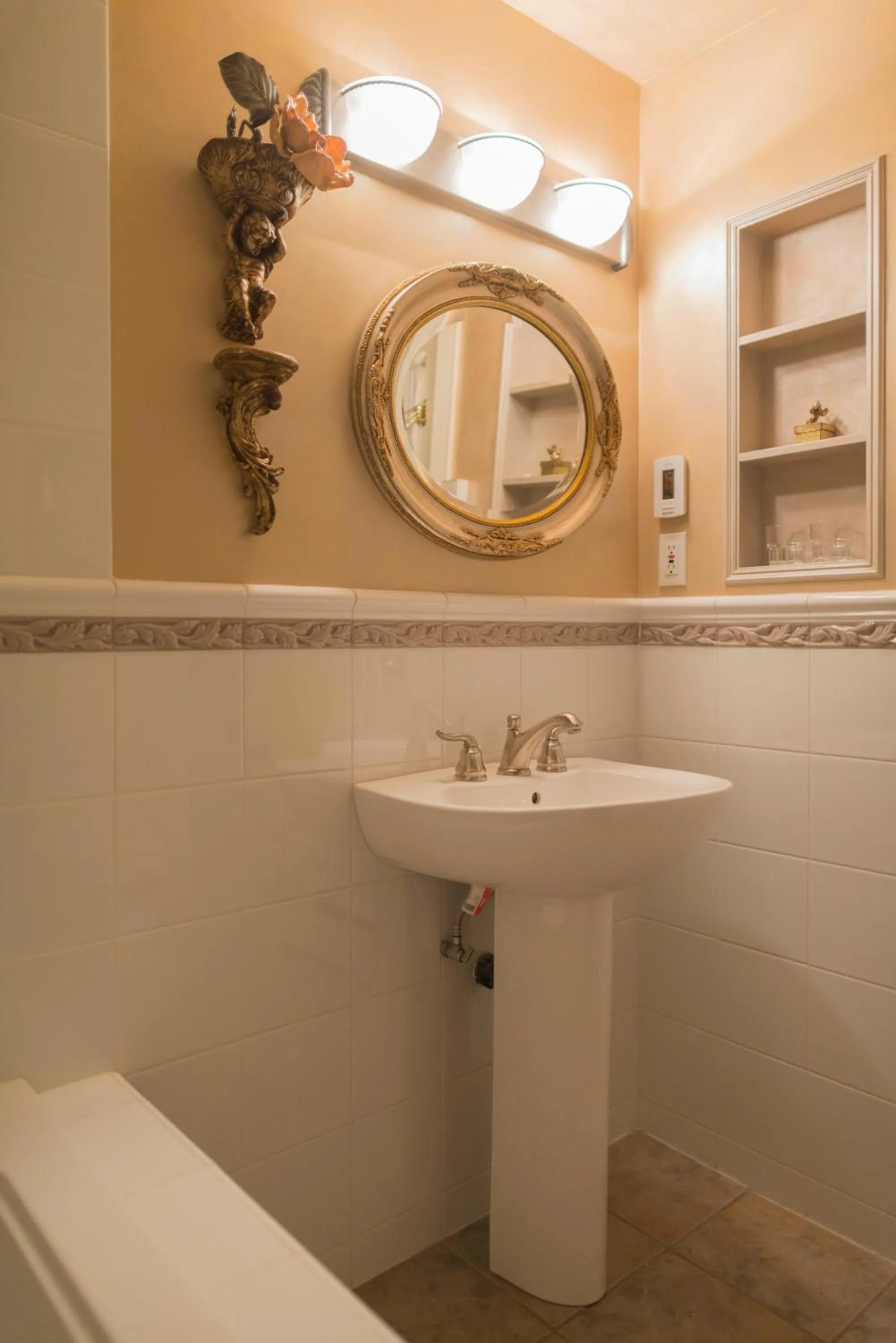 Toilet in Crystal's View Bed & Breakfast