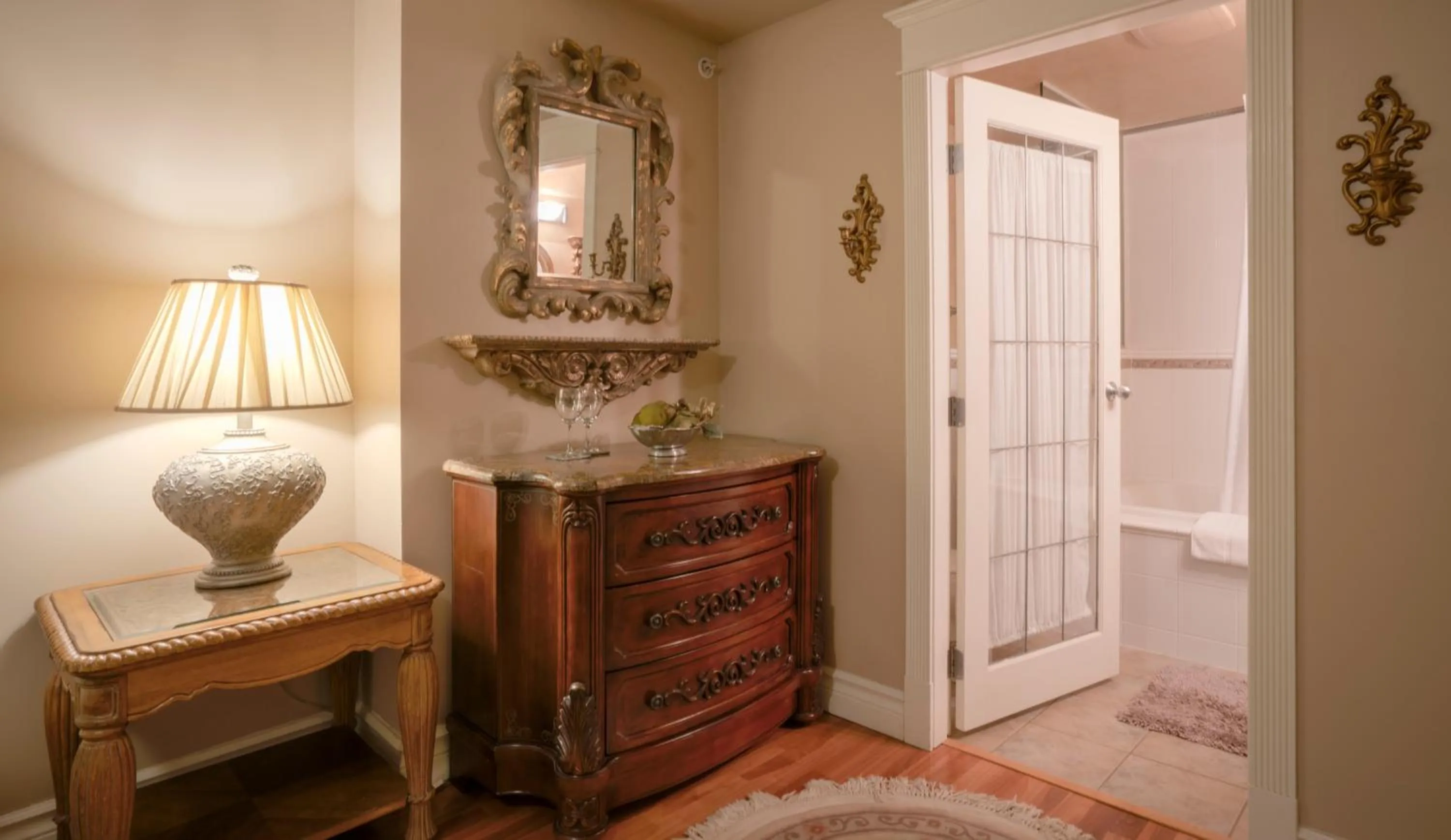 Decorative detail in Crystal's View Bed & Breakfast