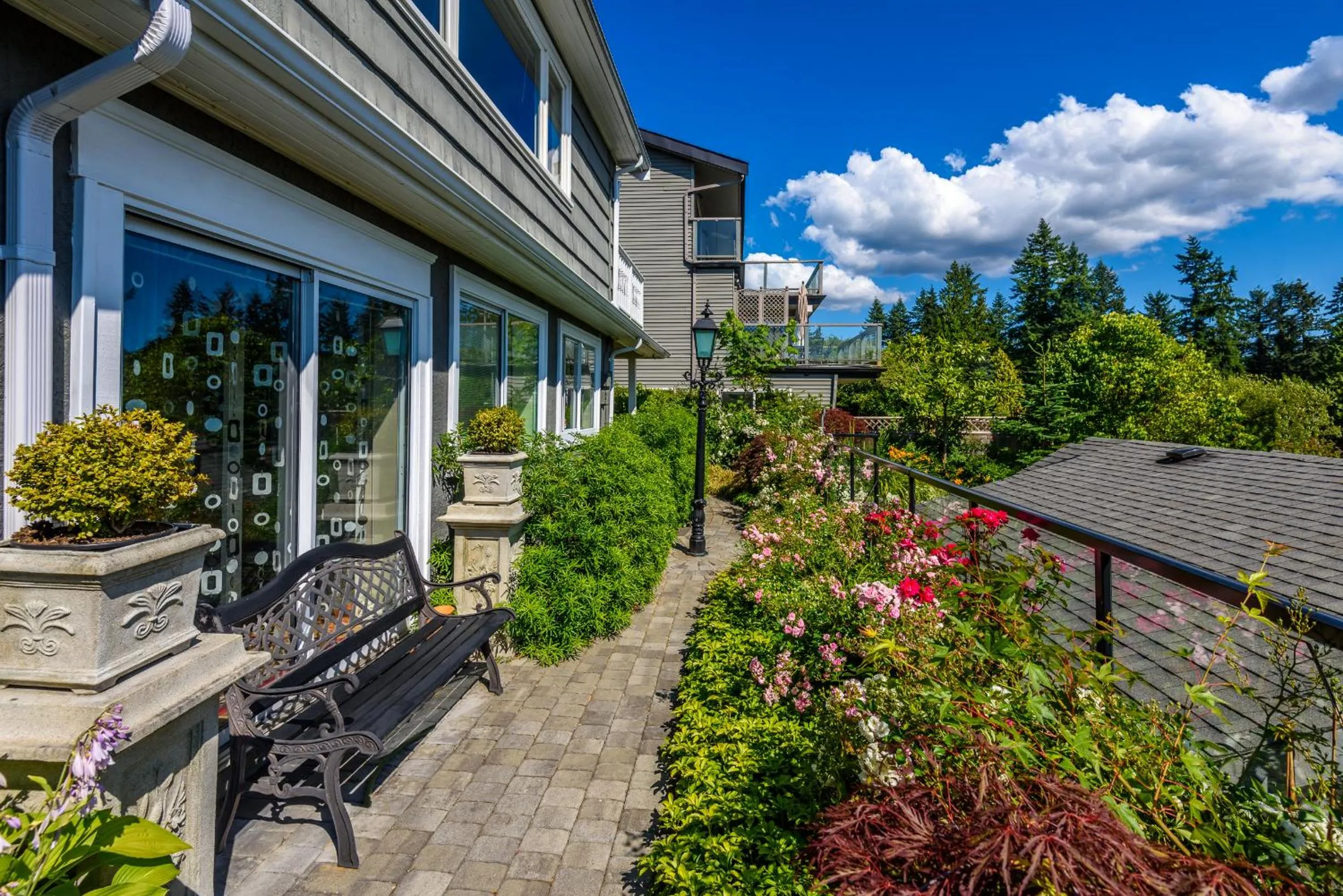 Garden in Crystal's View Bed & Breakfast