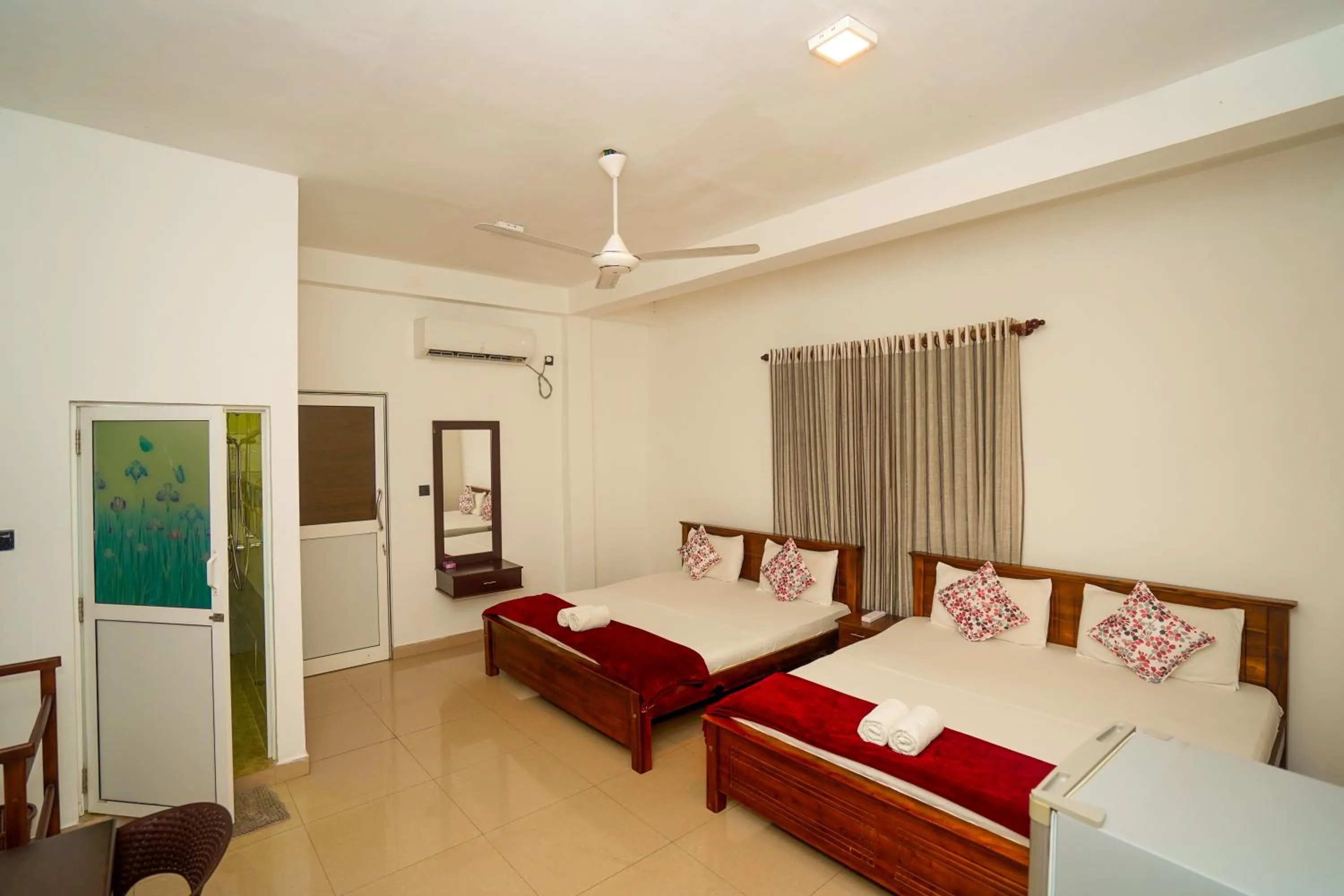 Bed in Airport 4 Season Transit Hotel