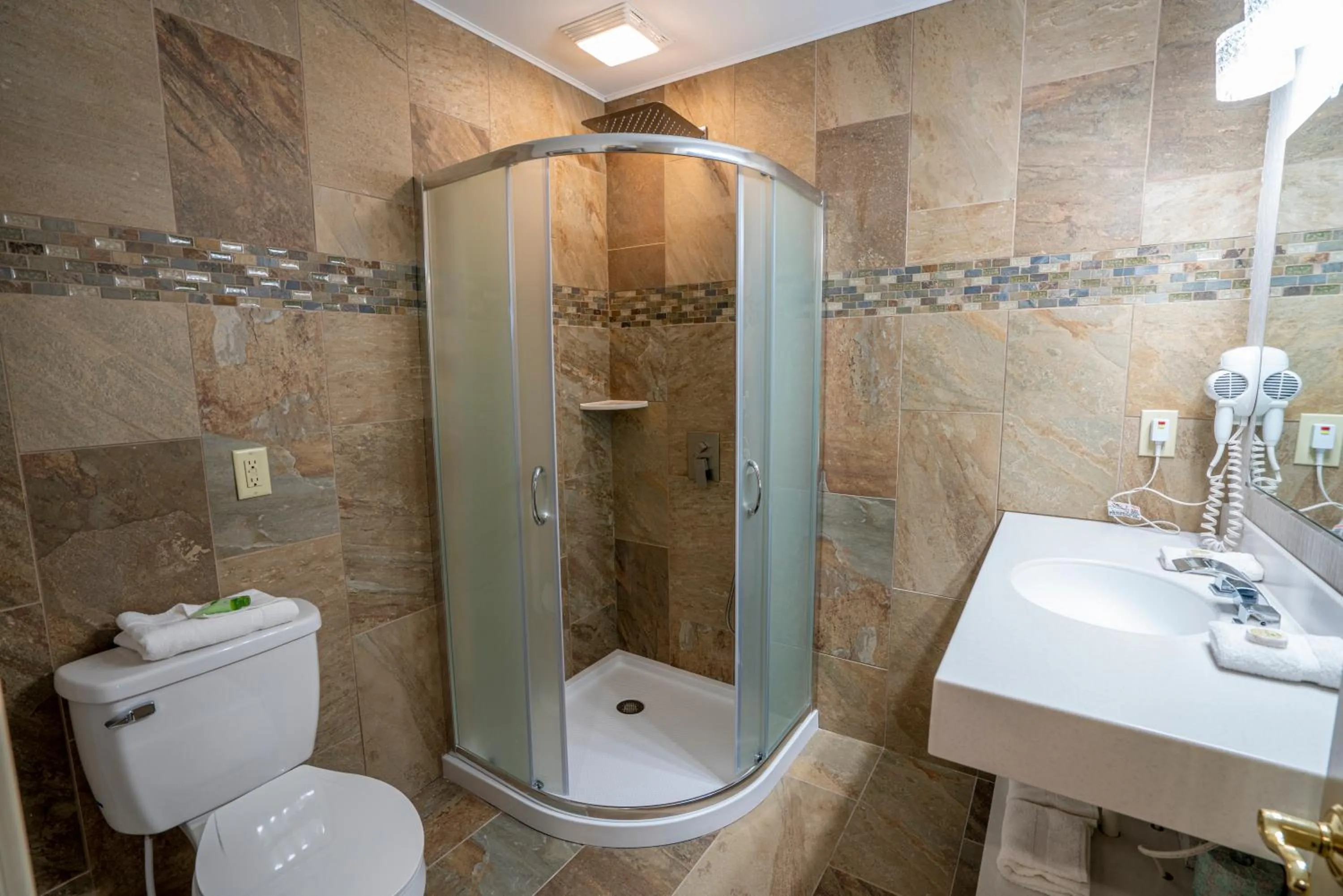 Bathroom in Byrncliff Golf Resort