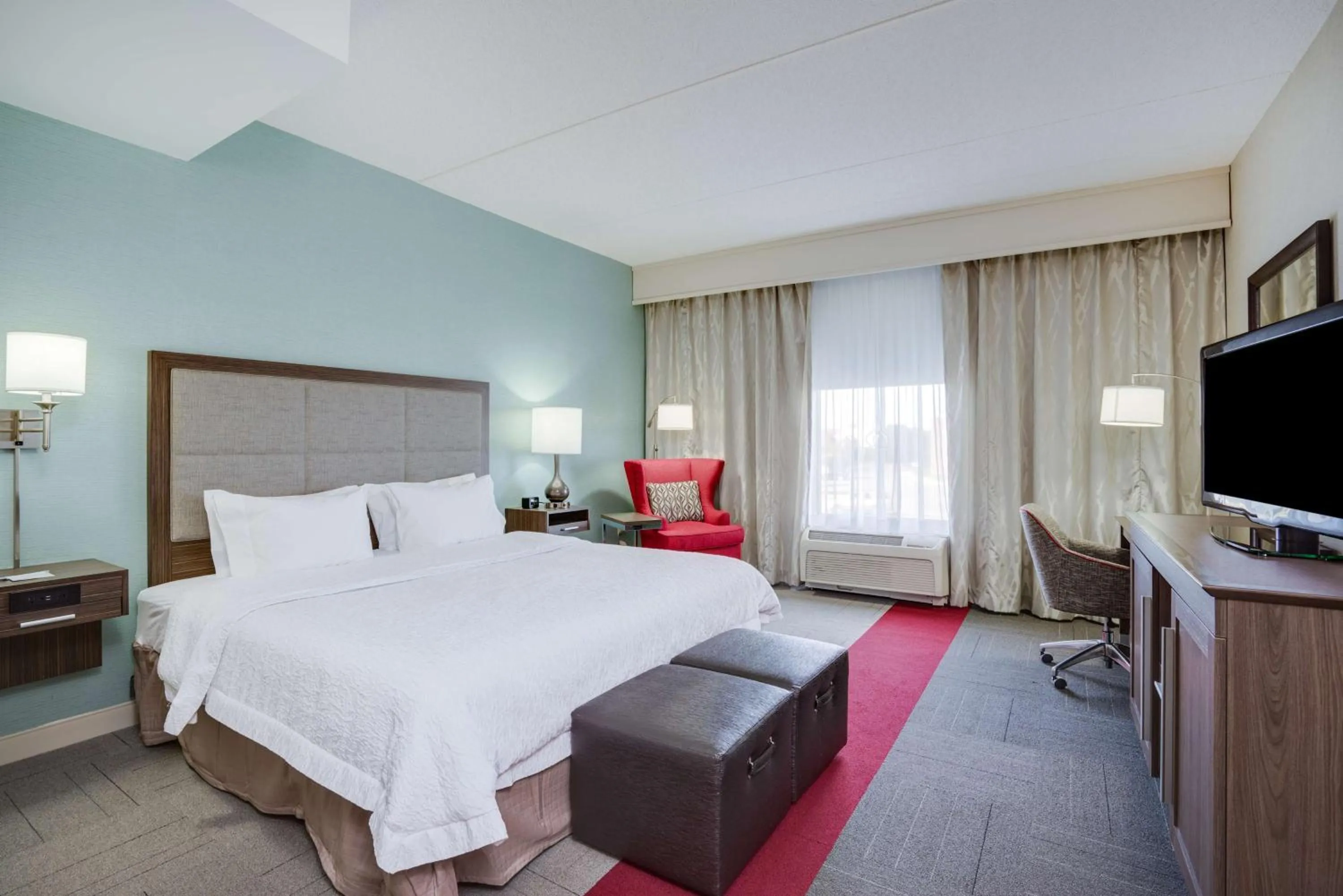 Bed in Hampton Inn Middletown