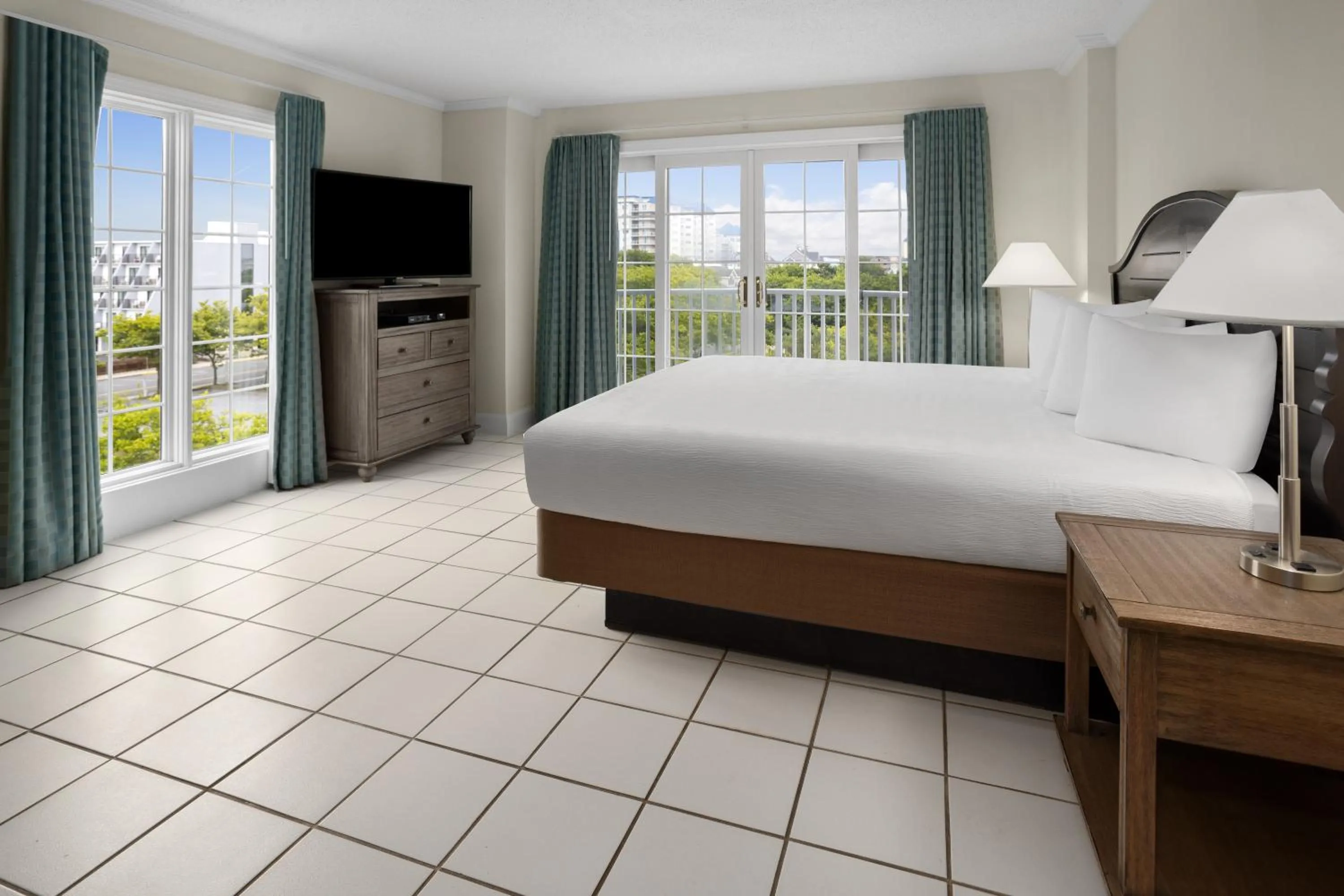 Bed in Coconut Malorie Resort Ocean City, Ascend Collection Hotel