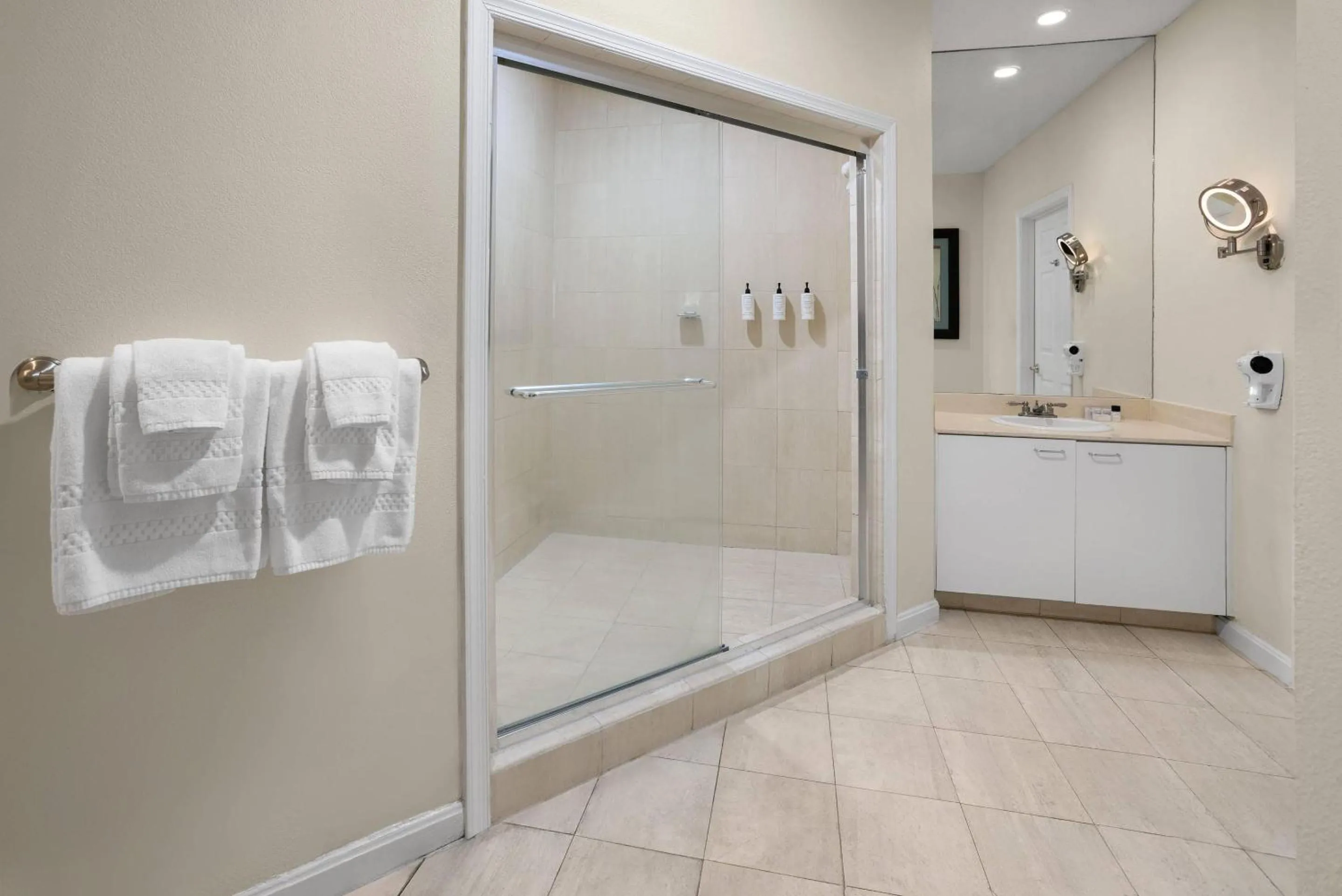 Bedroom in Coconut Malorie Resort Ocean City, Ascend Collection Hotel