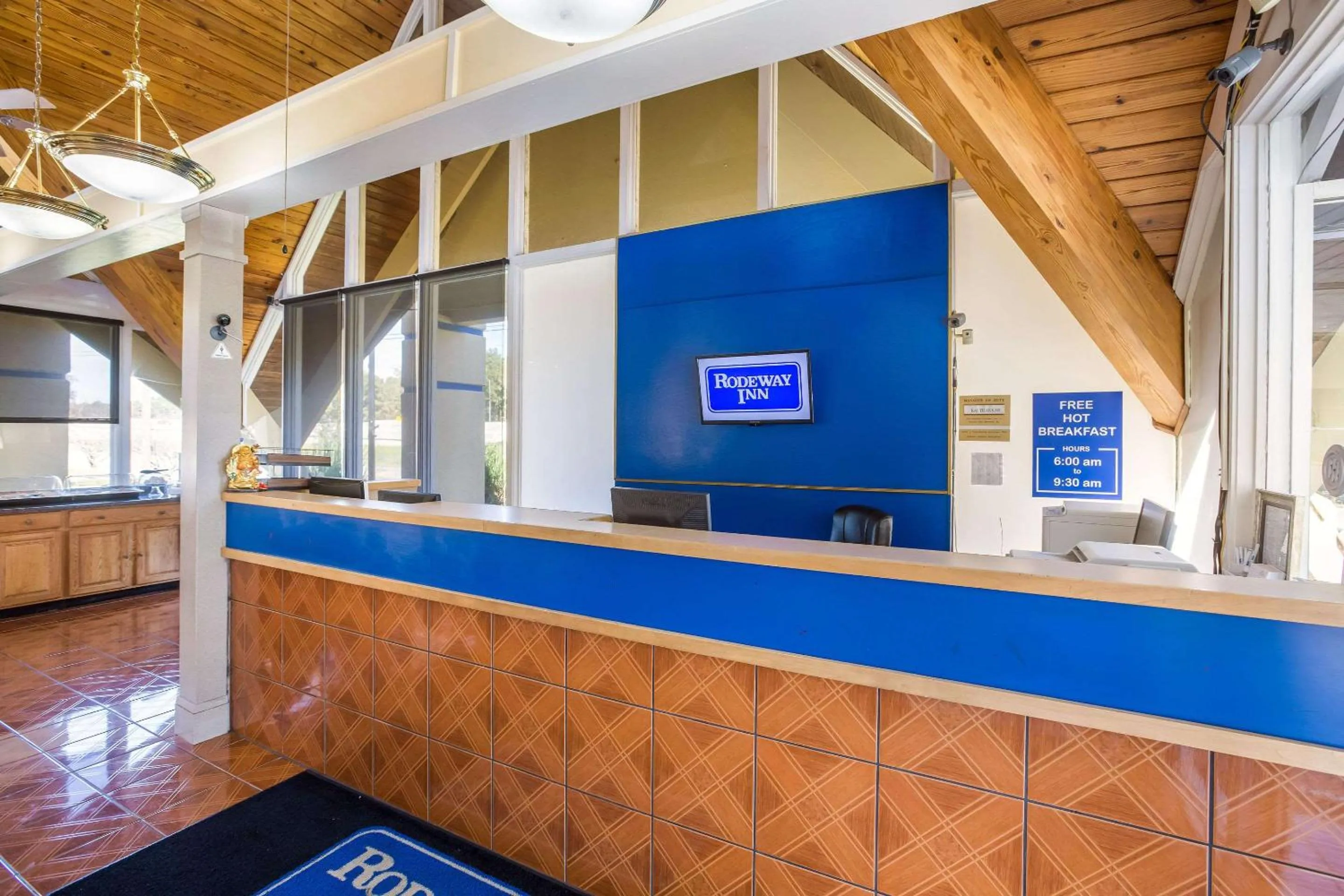 Lobby or reception in Super 8 by Wyndham Macon GA