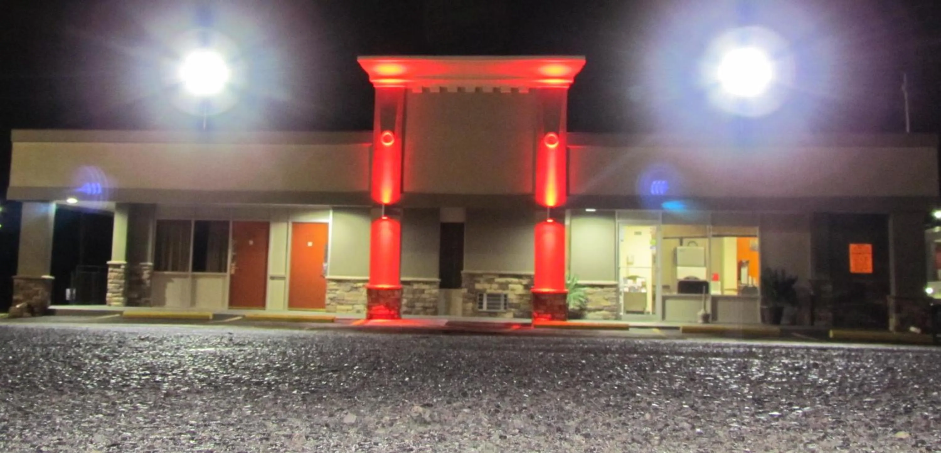 Facade/entrance in Red Carpet Inn - Augusta