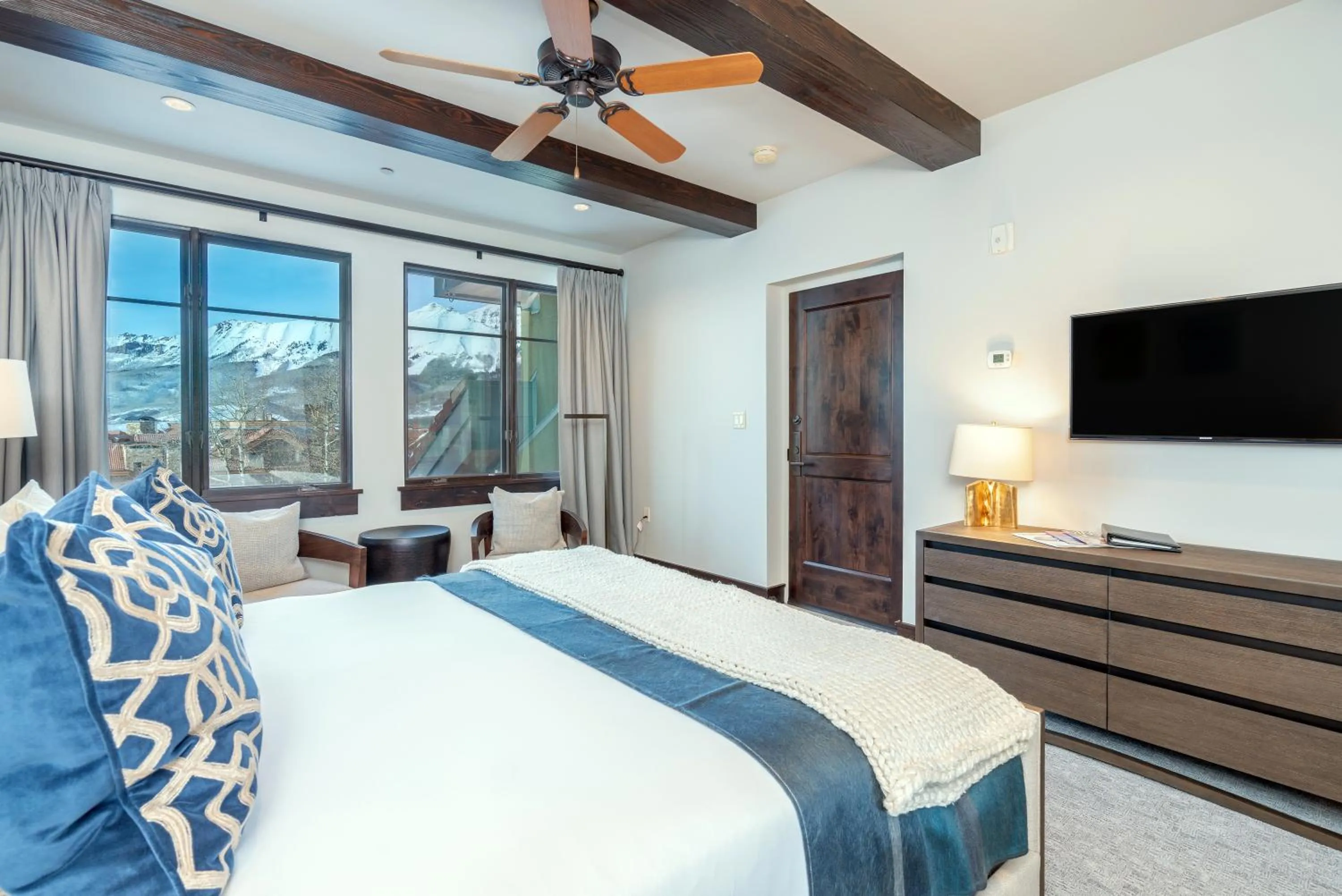 Bedroom, Bed in Lumiere by Dunton