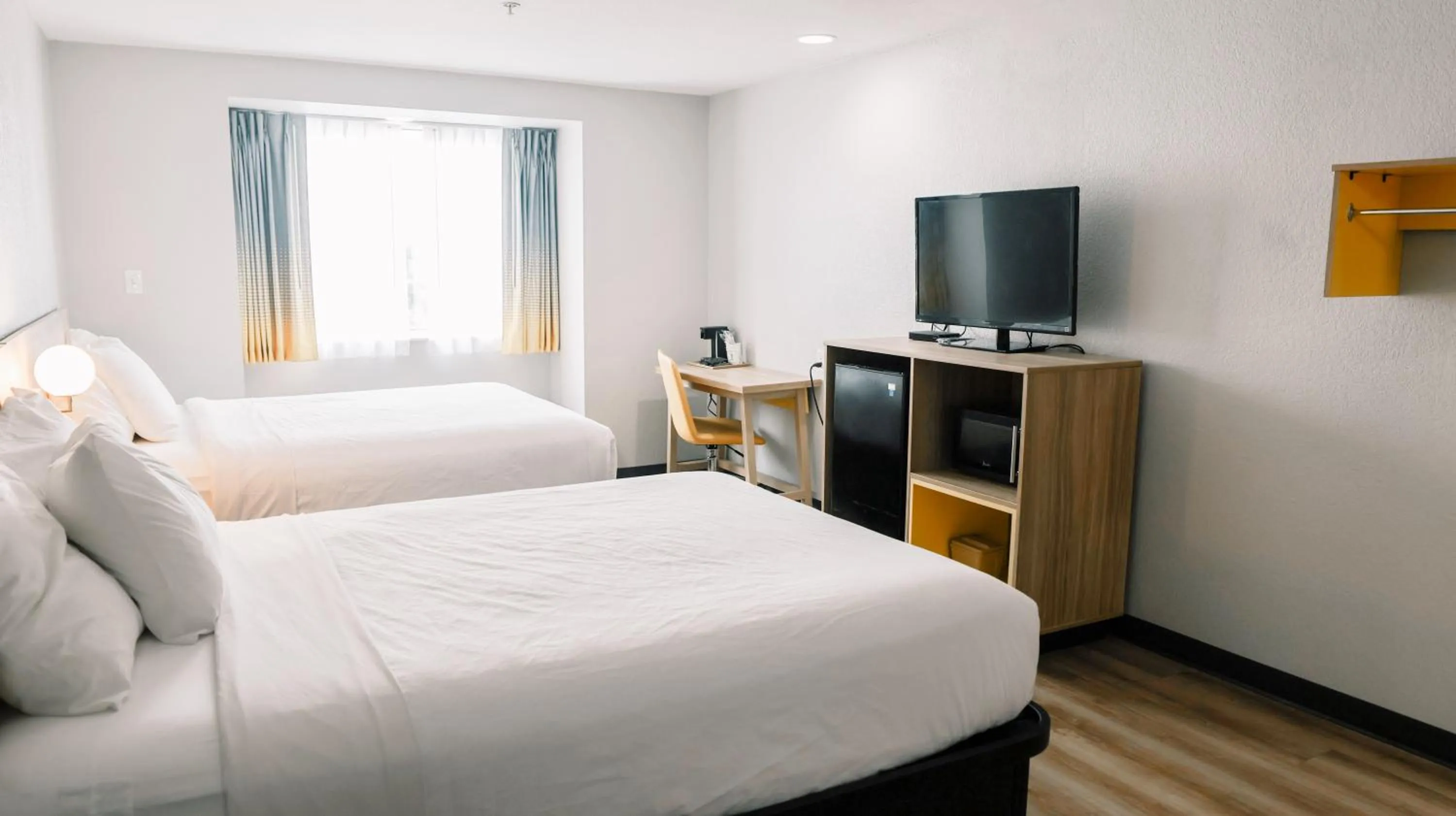 Bedroom, Bed in Microtel Inn & Suites by Wyndham Gulf Shores