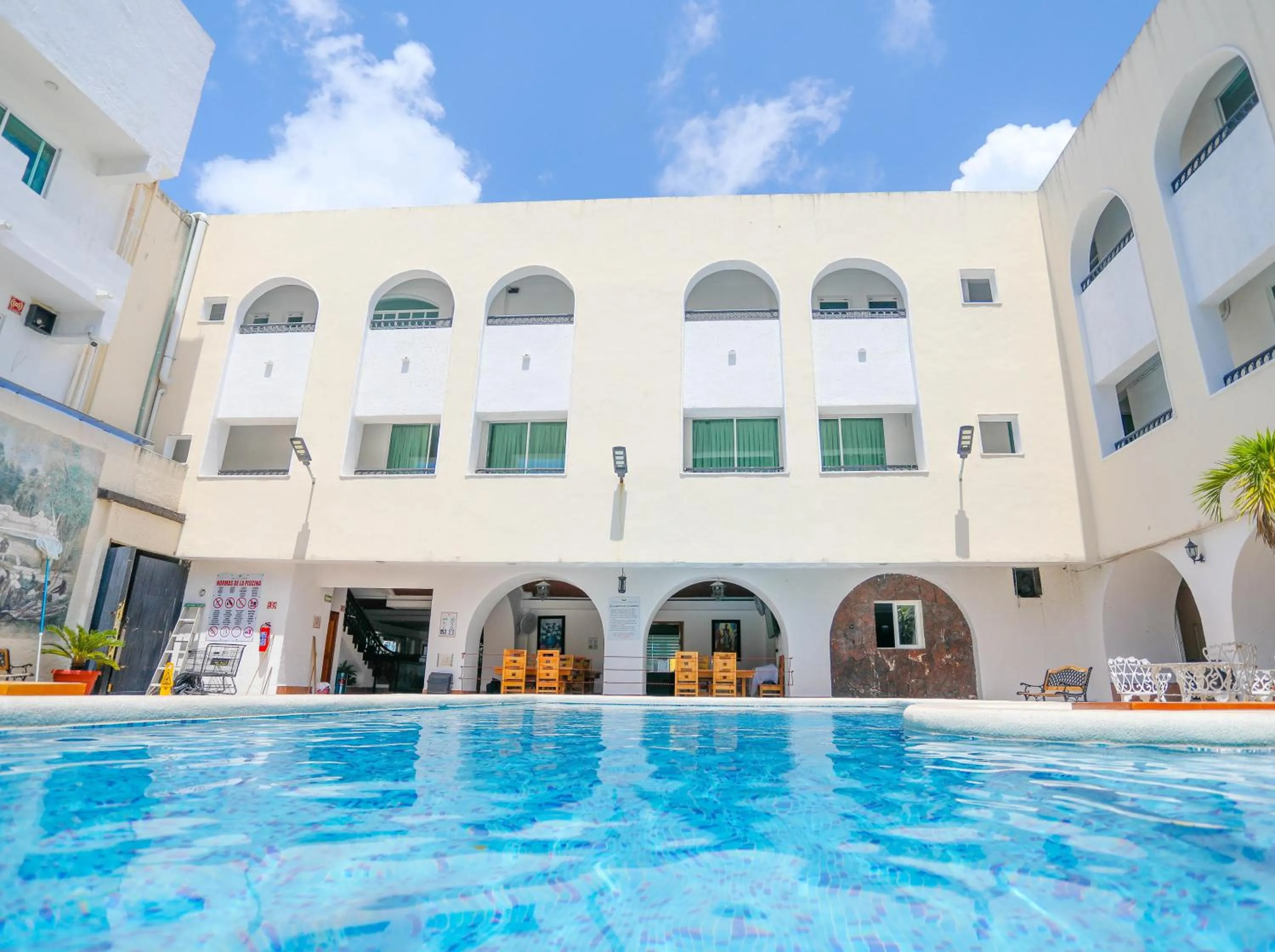 Swimming pool in Hotel Maria de Lourdes