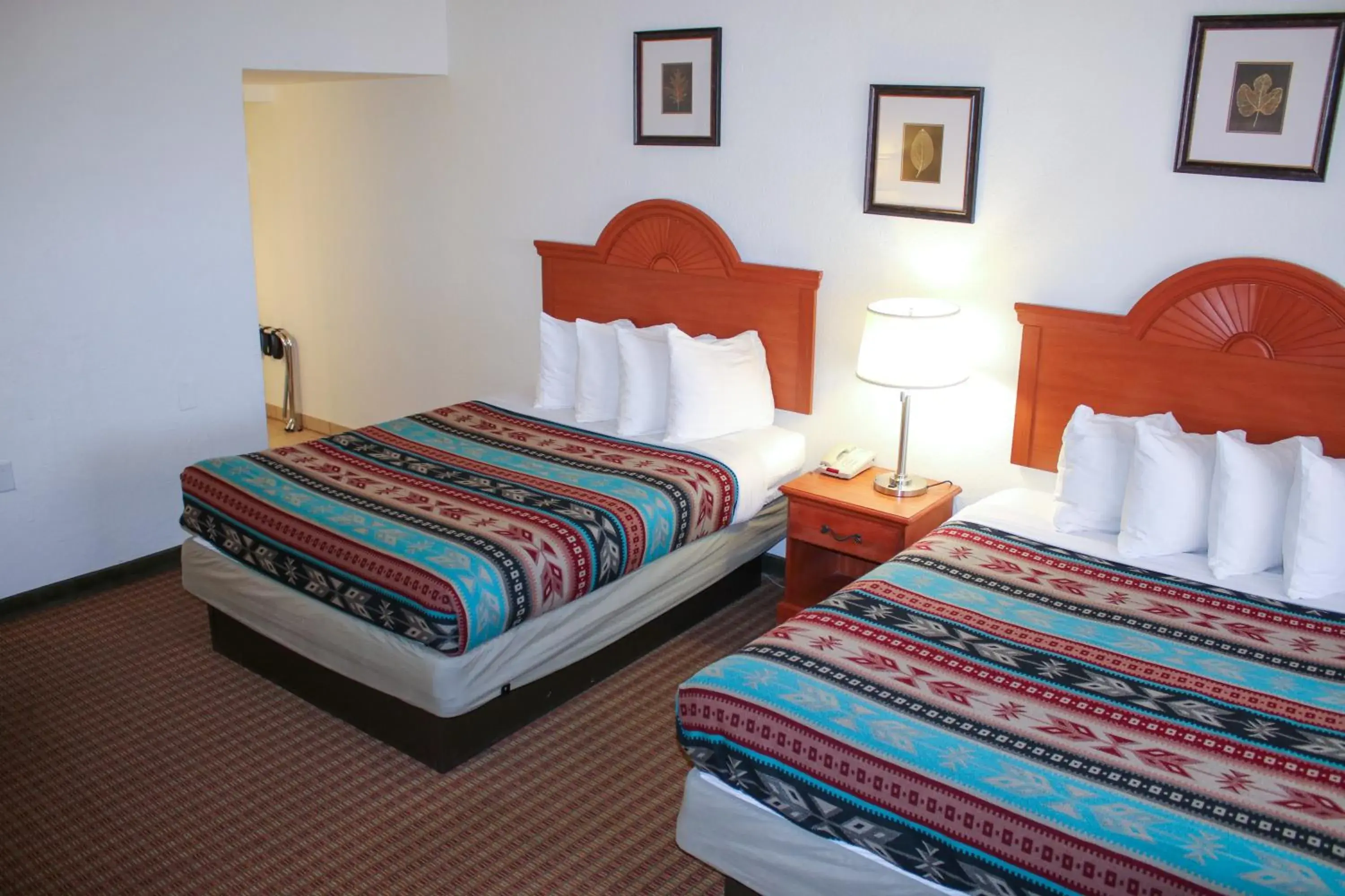 Queen Room with Two Queen Beds - Disability Access in The Classic Desert Aire Hotel Queen Room with Two Queen Beds - Disability Access in The Classic Desert Aire Hotel
