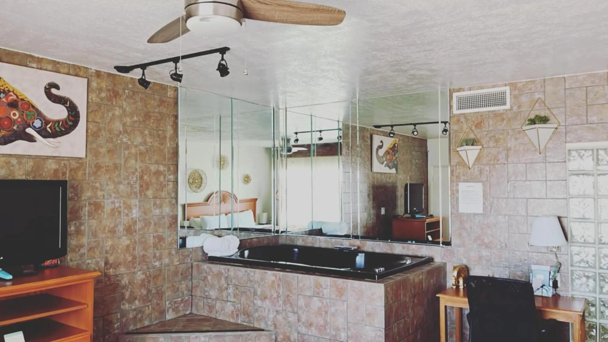 Spa and wellness centre/facilities in The Classic Desert Aire Hotel