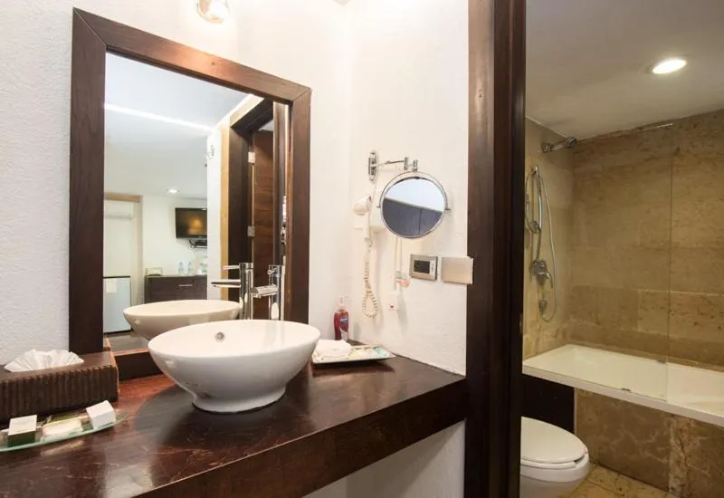 Shower in Colombe Hotel Boutique