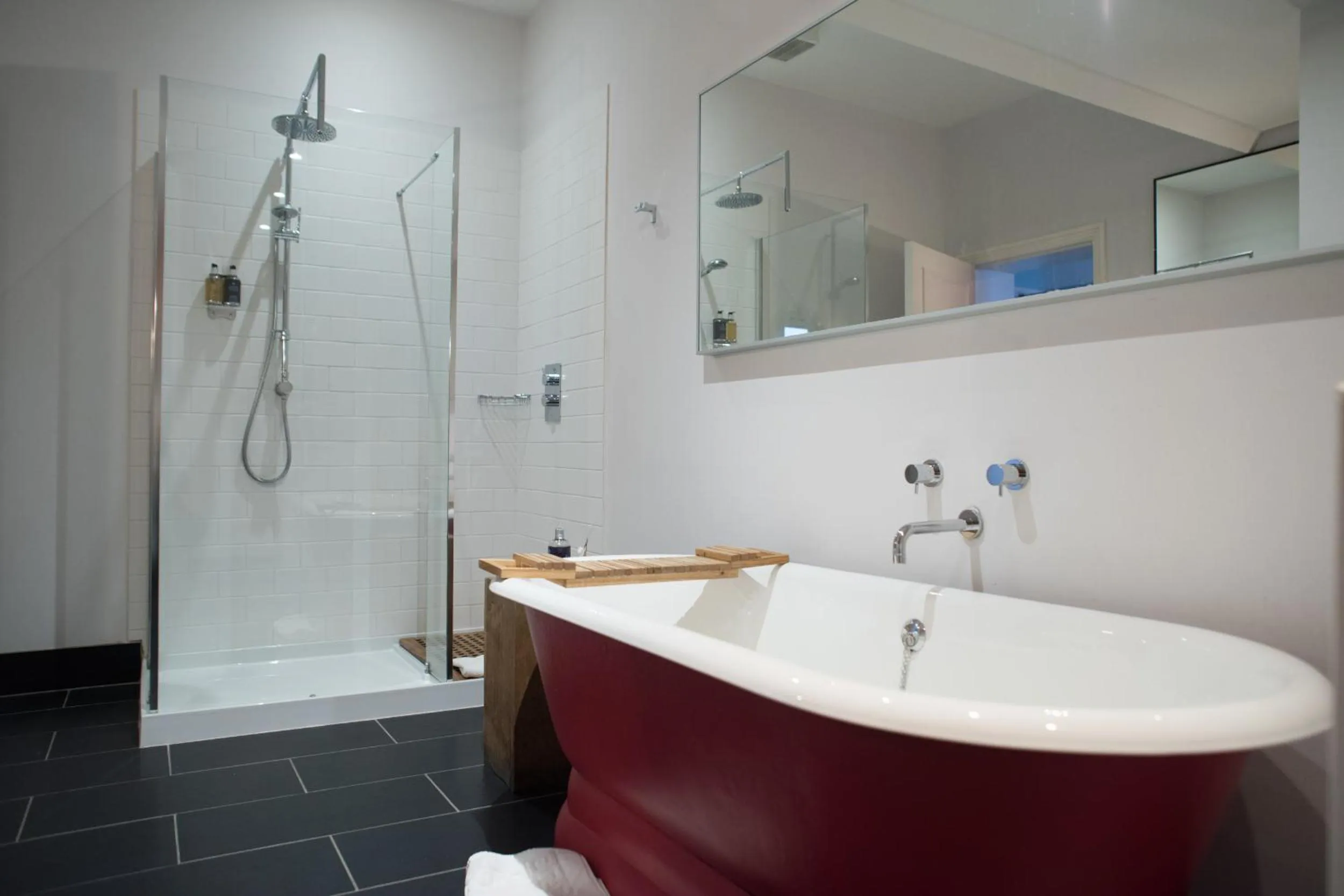 Shower in Harbourmaster Hotel